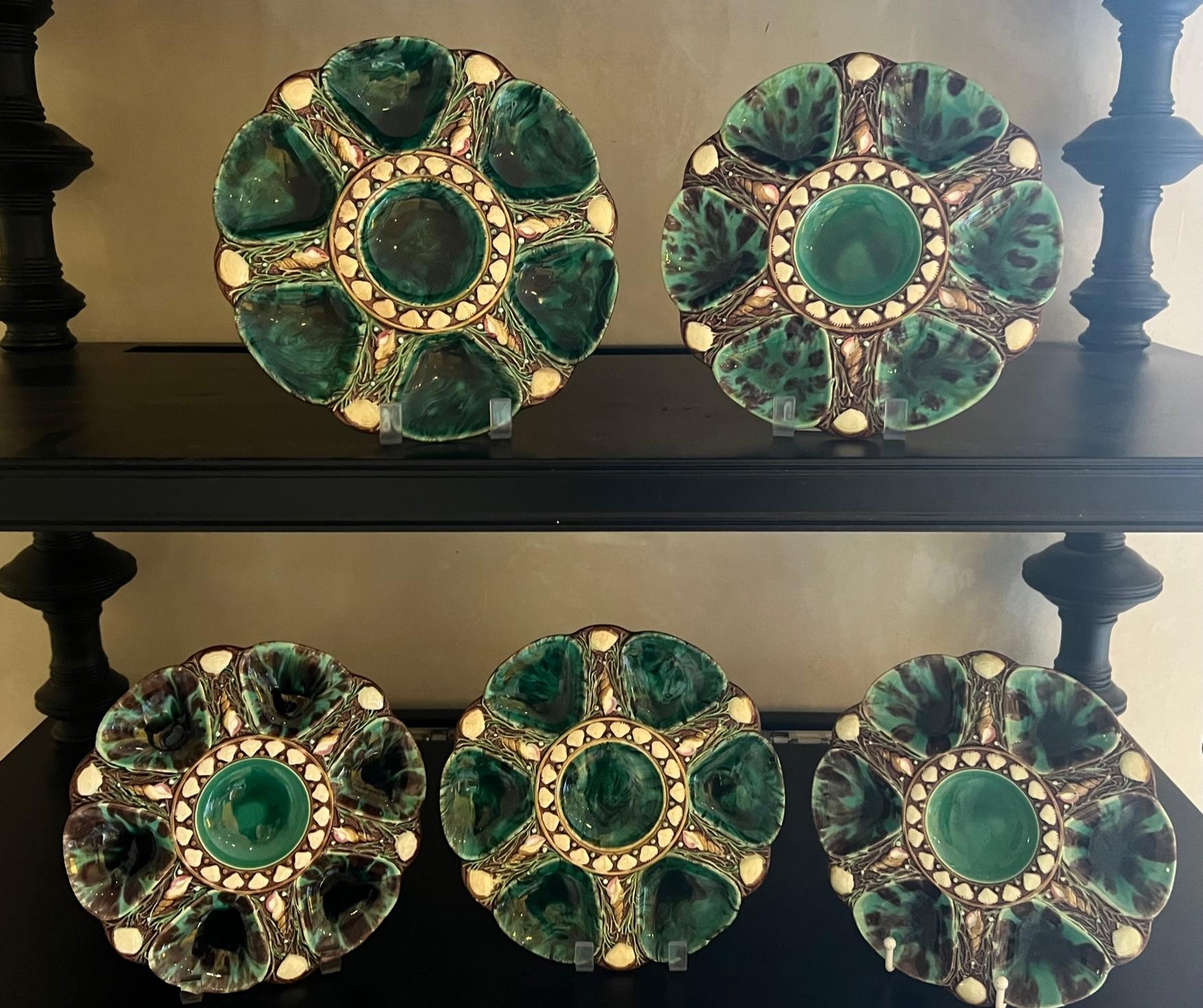 Piatto da ostrica verde smeraldo Minton del 1870 in vendita 1