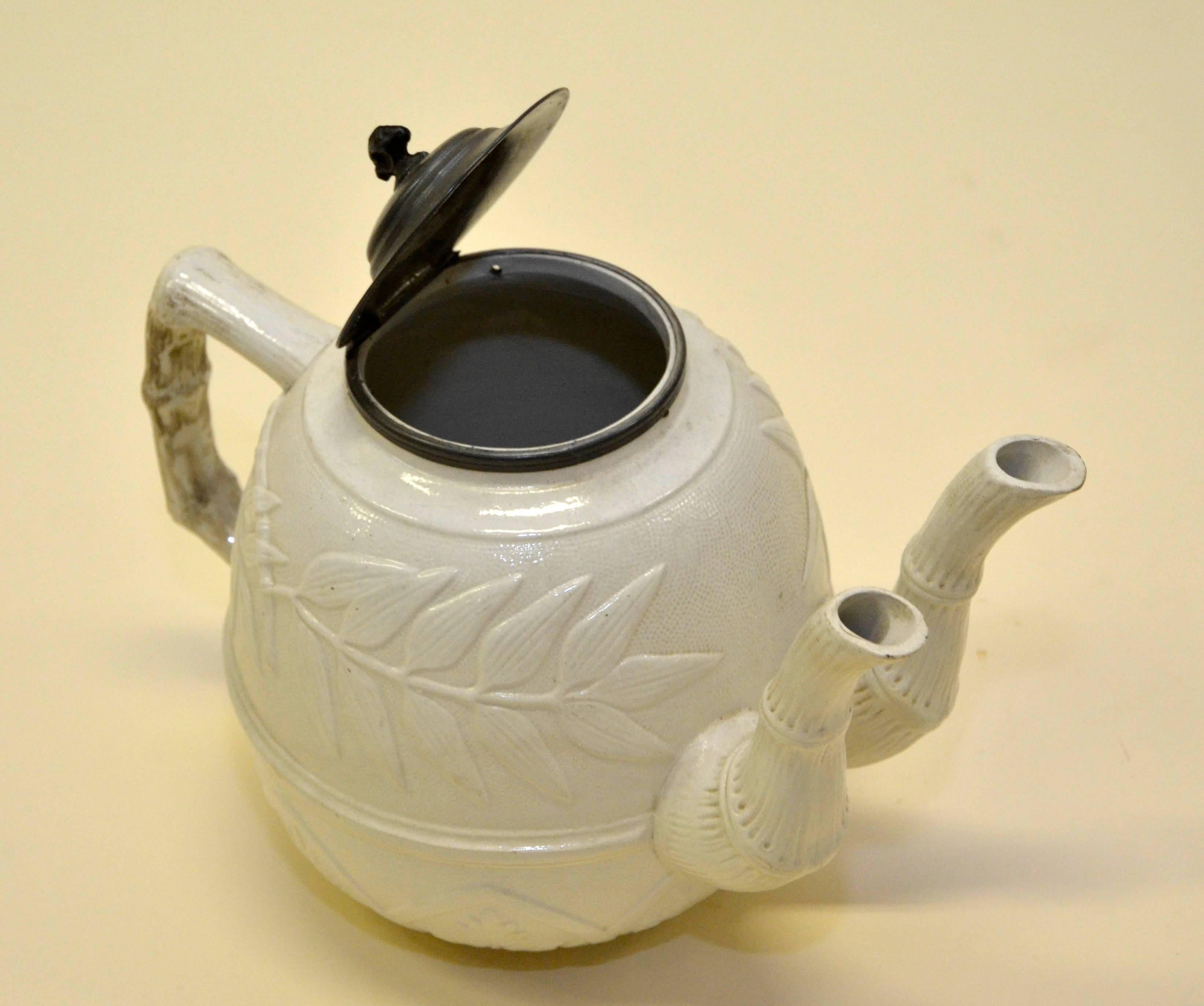 English 1860s Rare Victorian Large Salt Glazed White Ironstone Teapot with Two Necks For Sale