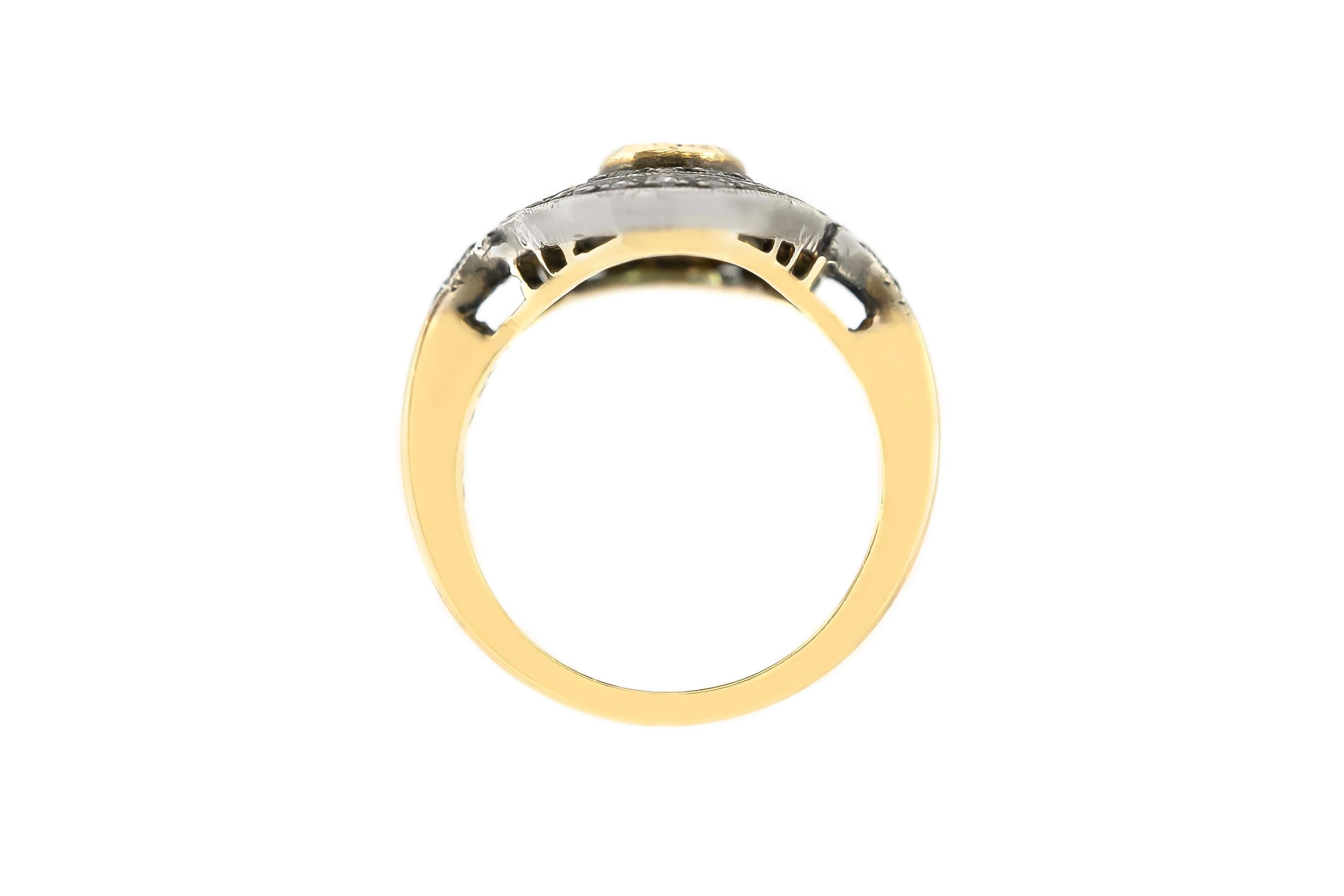 Der Ring ist fein in Handarbeit in 18k Gelbgold und Silber mit Mittelstein Rubin mit einem Gesamtgewicht von etwa 0,80 Karat und Diamanten.
(Der Schauplatz ist eine Nachbildung der 1860er Jahre).
