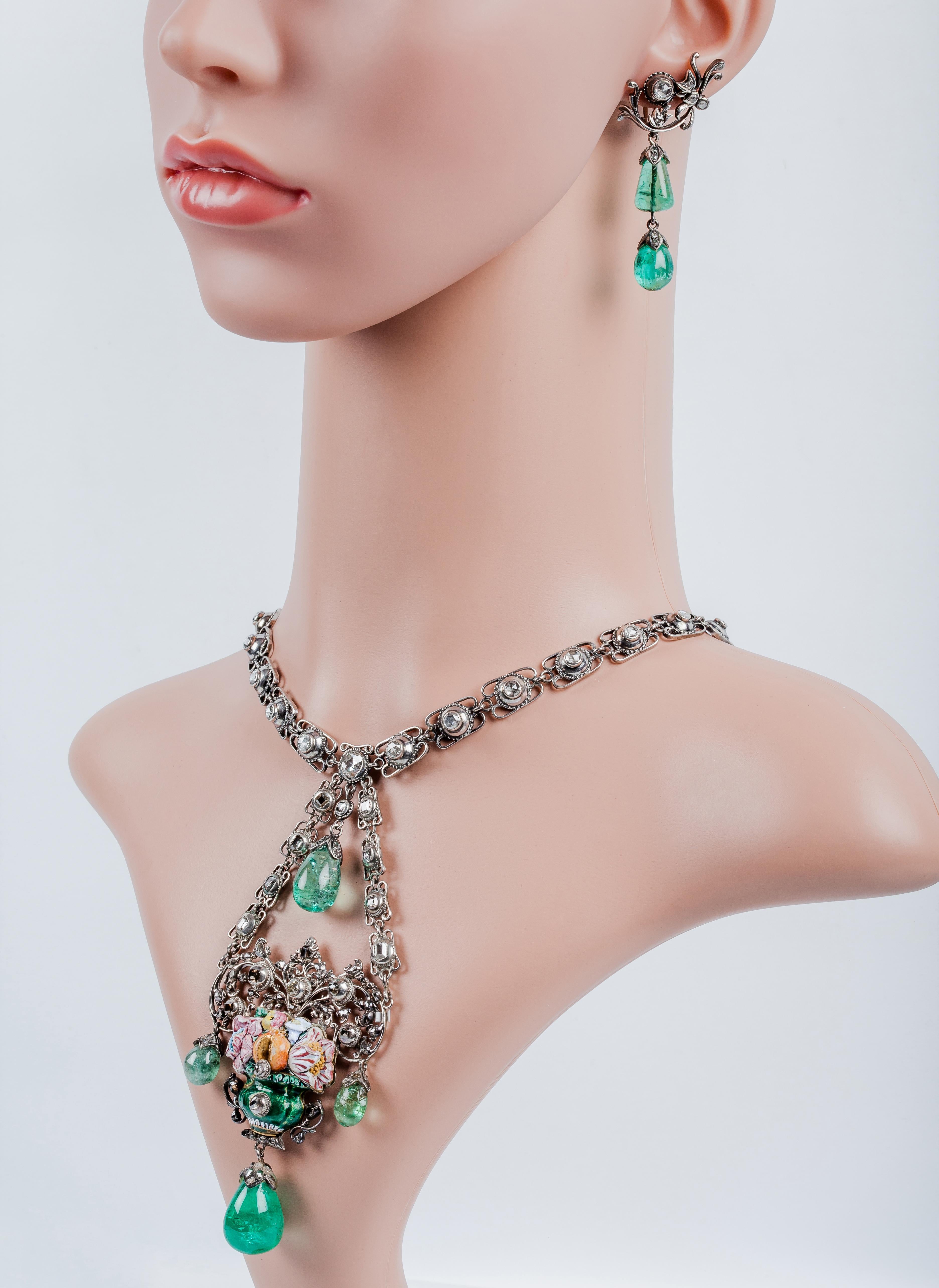Cabochon 1850s Spanish Romantic  Elizabethan II  140ct Colombian Emeralds Necklace 