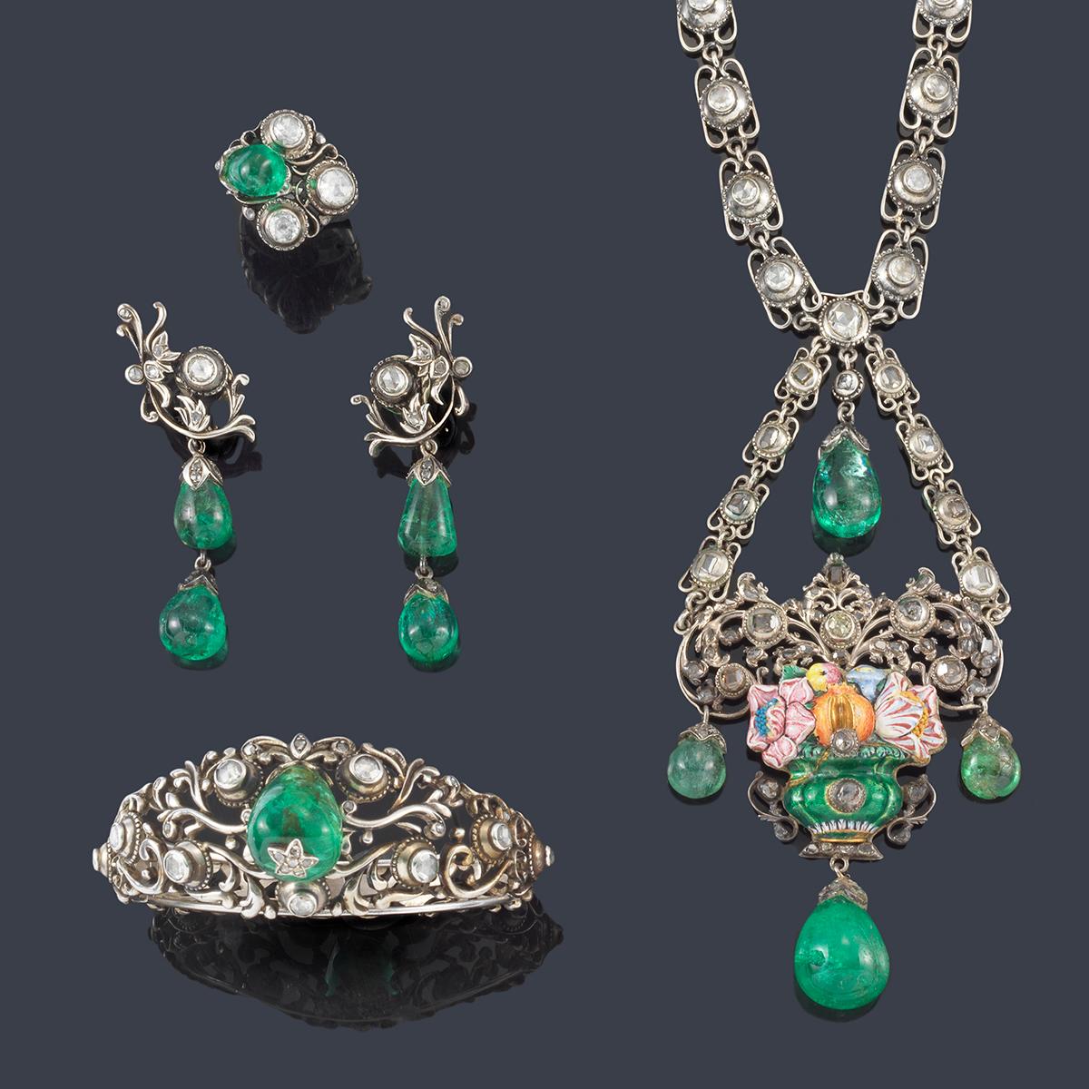 1850s Spanish Romantic  Elizabethan II  140ct Colombian Emeralds Necklace  In Excellent Condition In Bilbao, ES