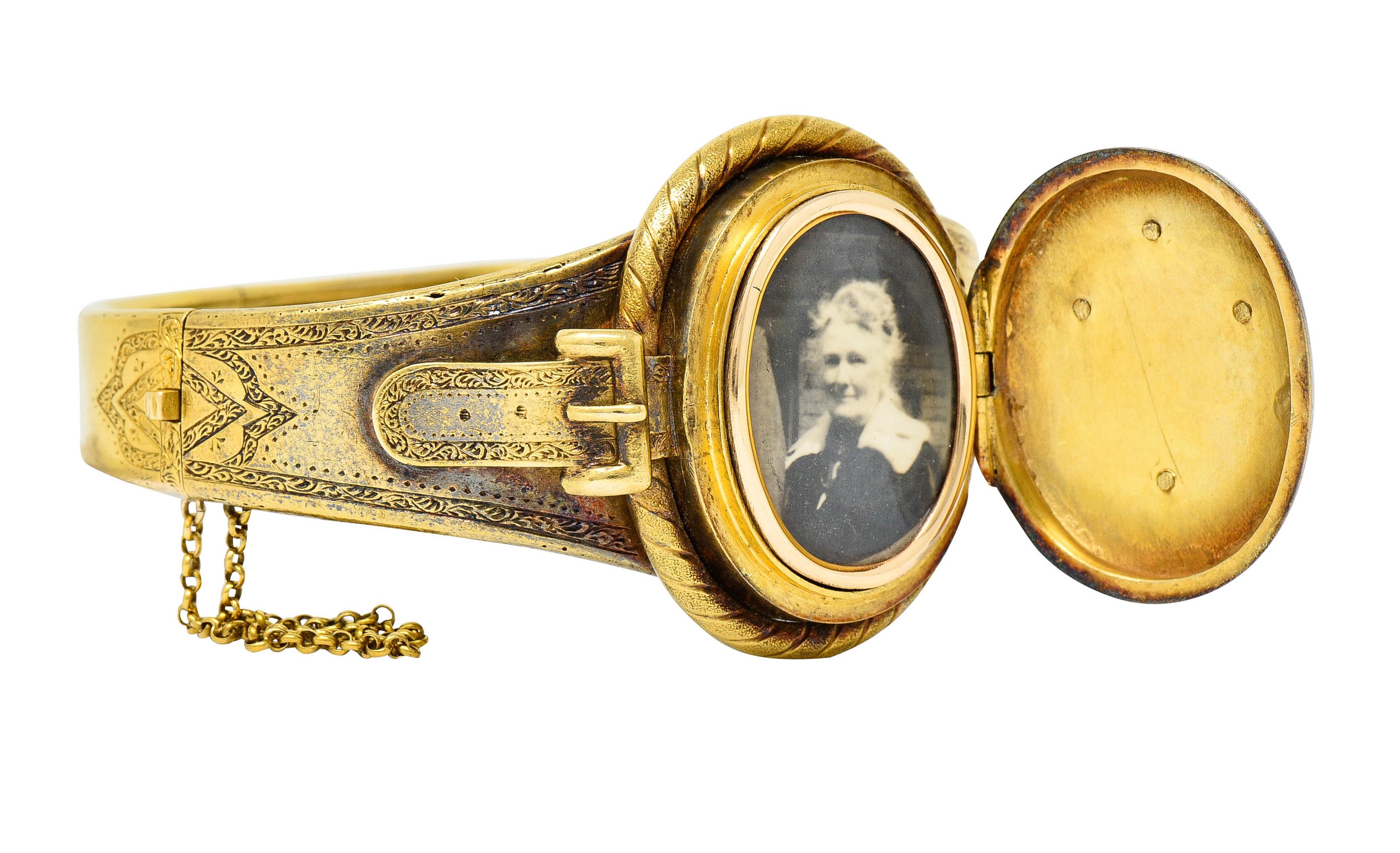 1860's Victorian Diamond 18 Karat Gold Mourning Locket Bangle Bracelet 4