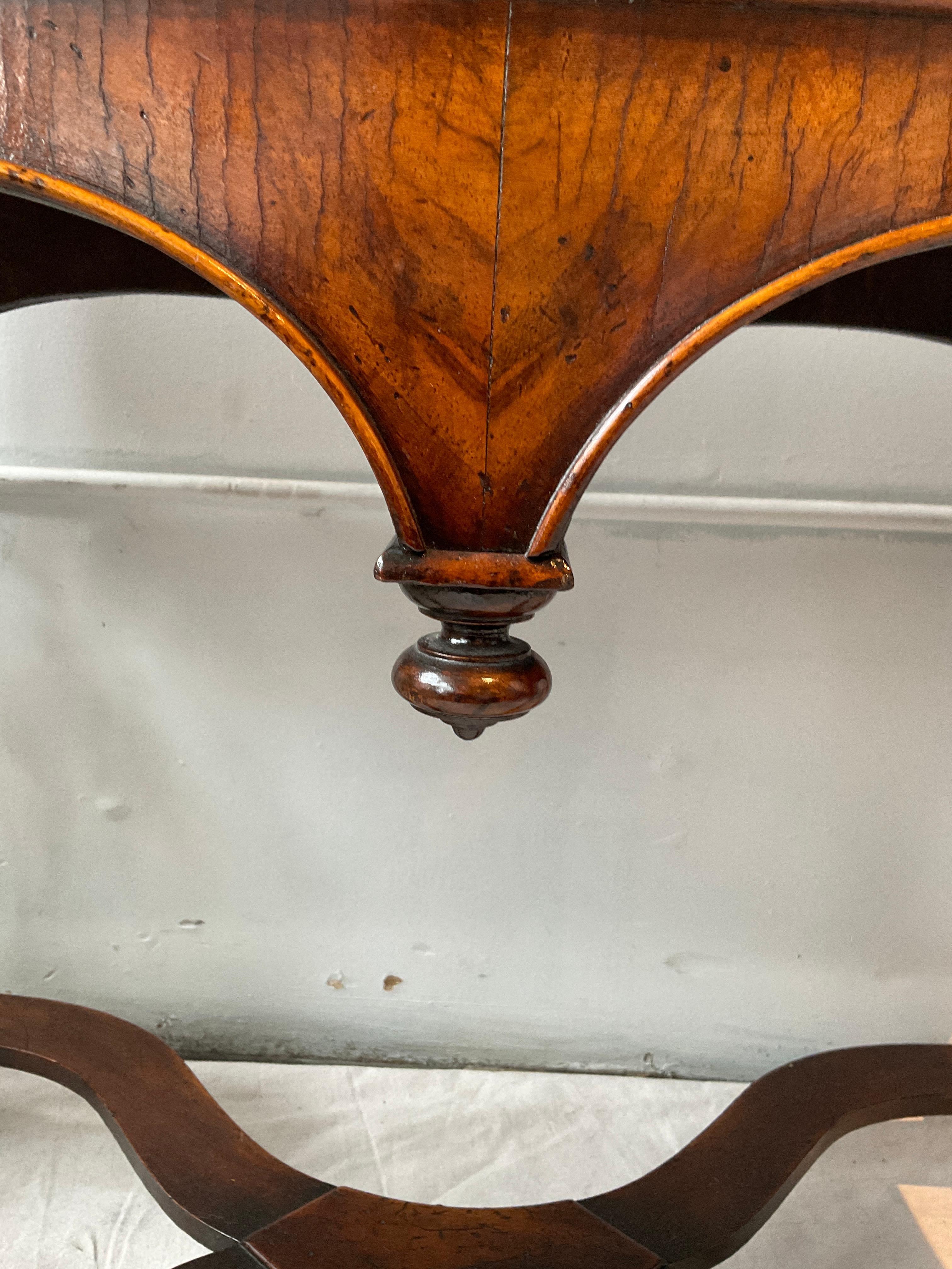 William & Mary inglese del 1860  Tavolino da toilette in vendita 7