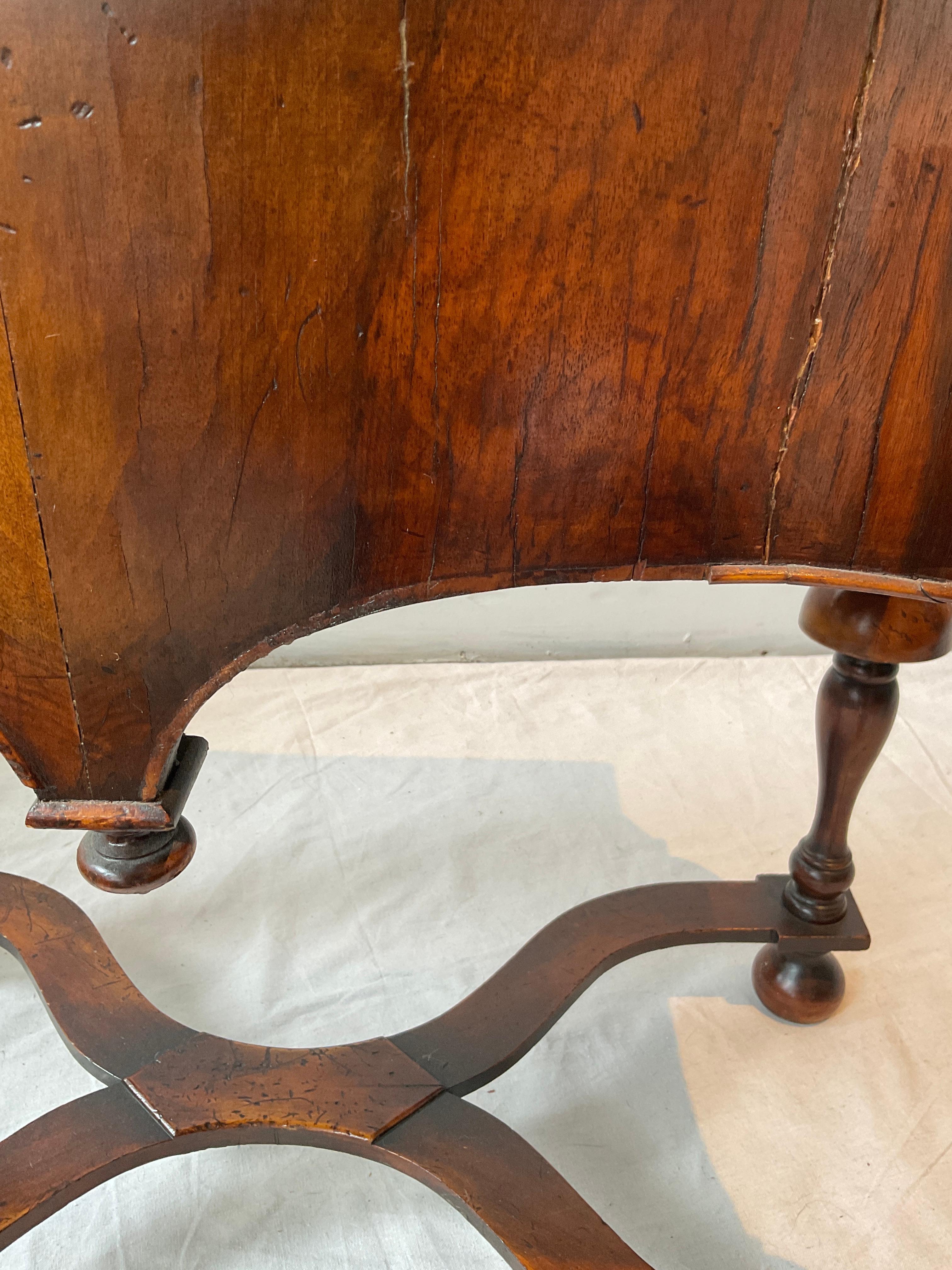 William & Mary inglese del 1860  Tavolino da toilette in vendita 9
