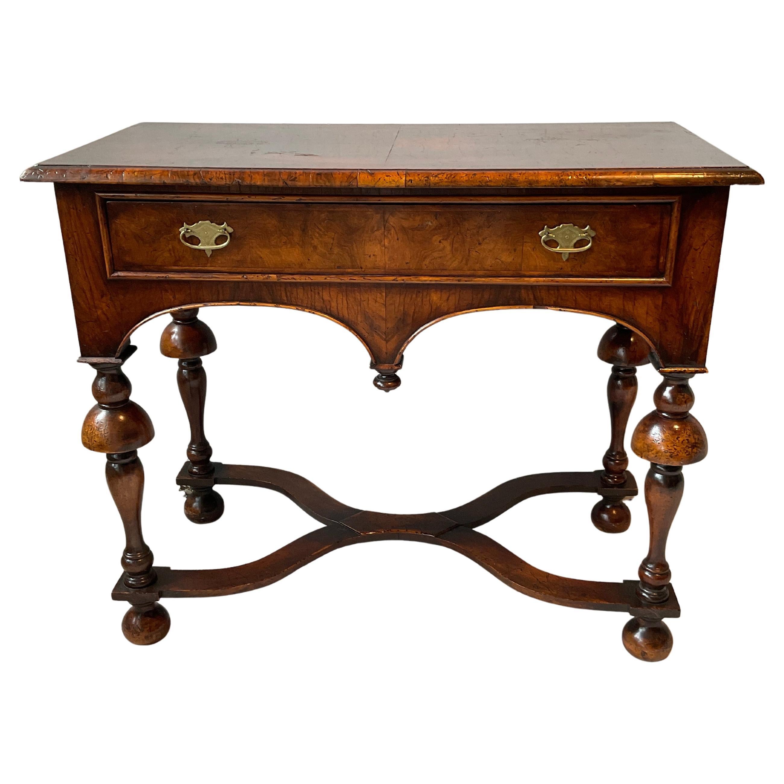 William & Mary inglese del 1860  Tavolino da toilette in vendita