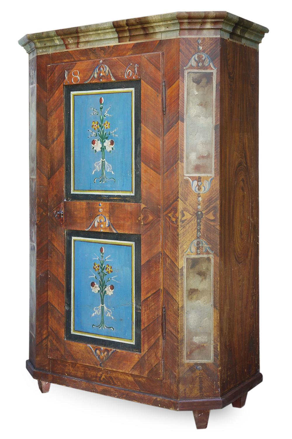 Northern Italy painted wardrobe dated 1861

Measures: H. 164cm - W. 98cm (107 to the frames) - D. 46cm (50 to the frames)

Tyrolean painted wardrobe with one door, in fir wood with imitation wood decorations (herringbone) on the front. Also on