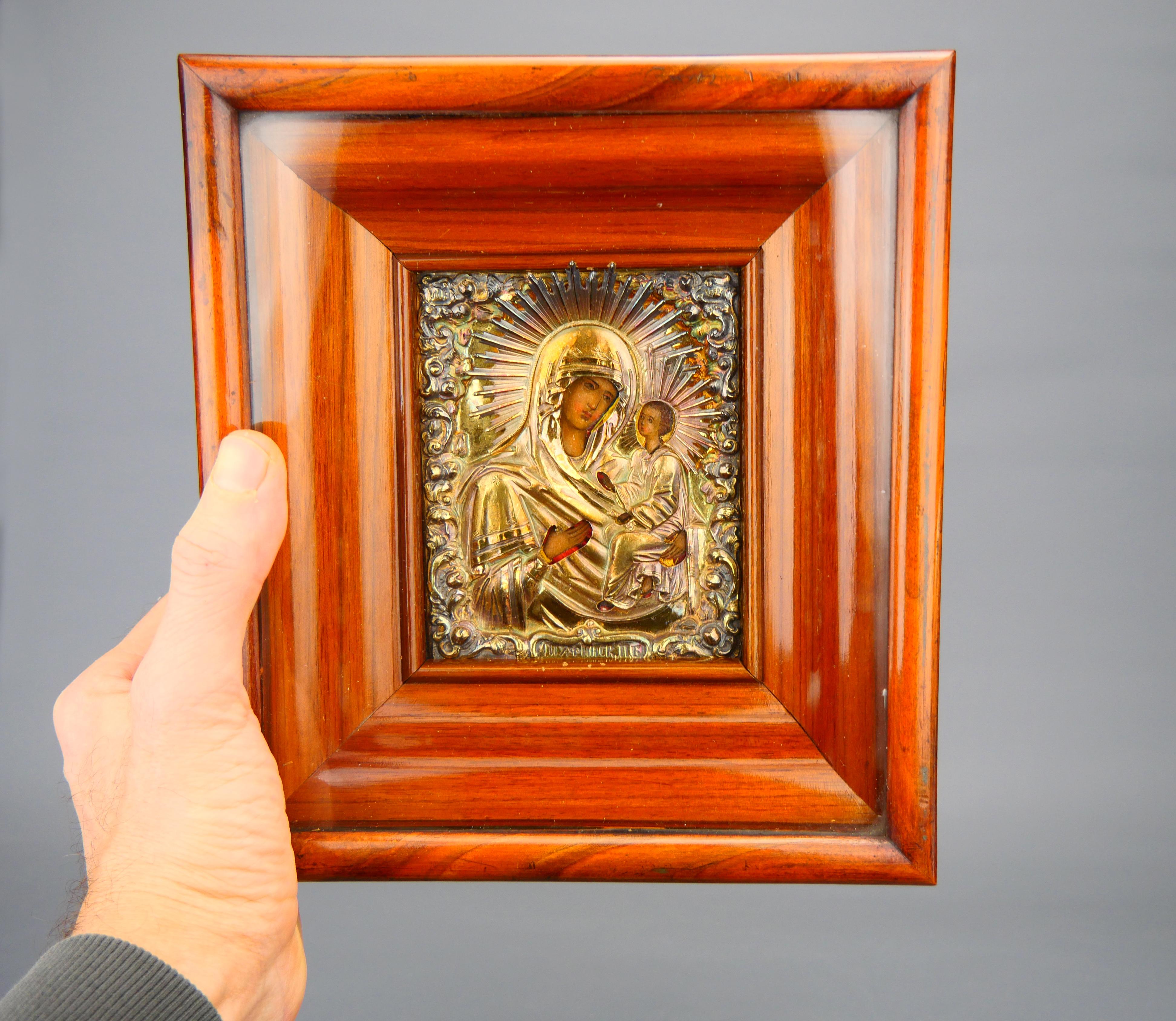 1861 Russische Ikone Heilige Mutter von Tihvin Tempera auf Holz Vergoldet 84 Silber Kiot im Angebot 12