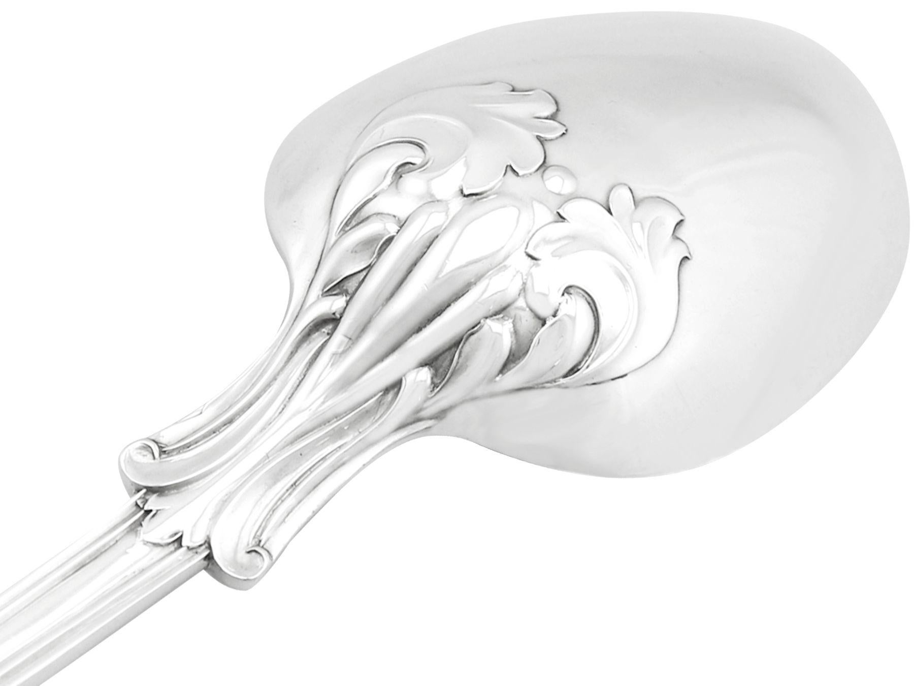 1862 Antique Victoria Pattern Sterling Silver Gravy Spoon In Excellent Condition For Sale In Jesmond, Newcastle Upon Tyne