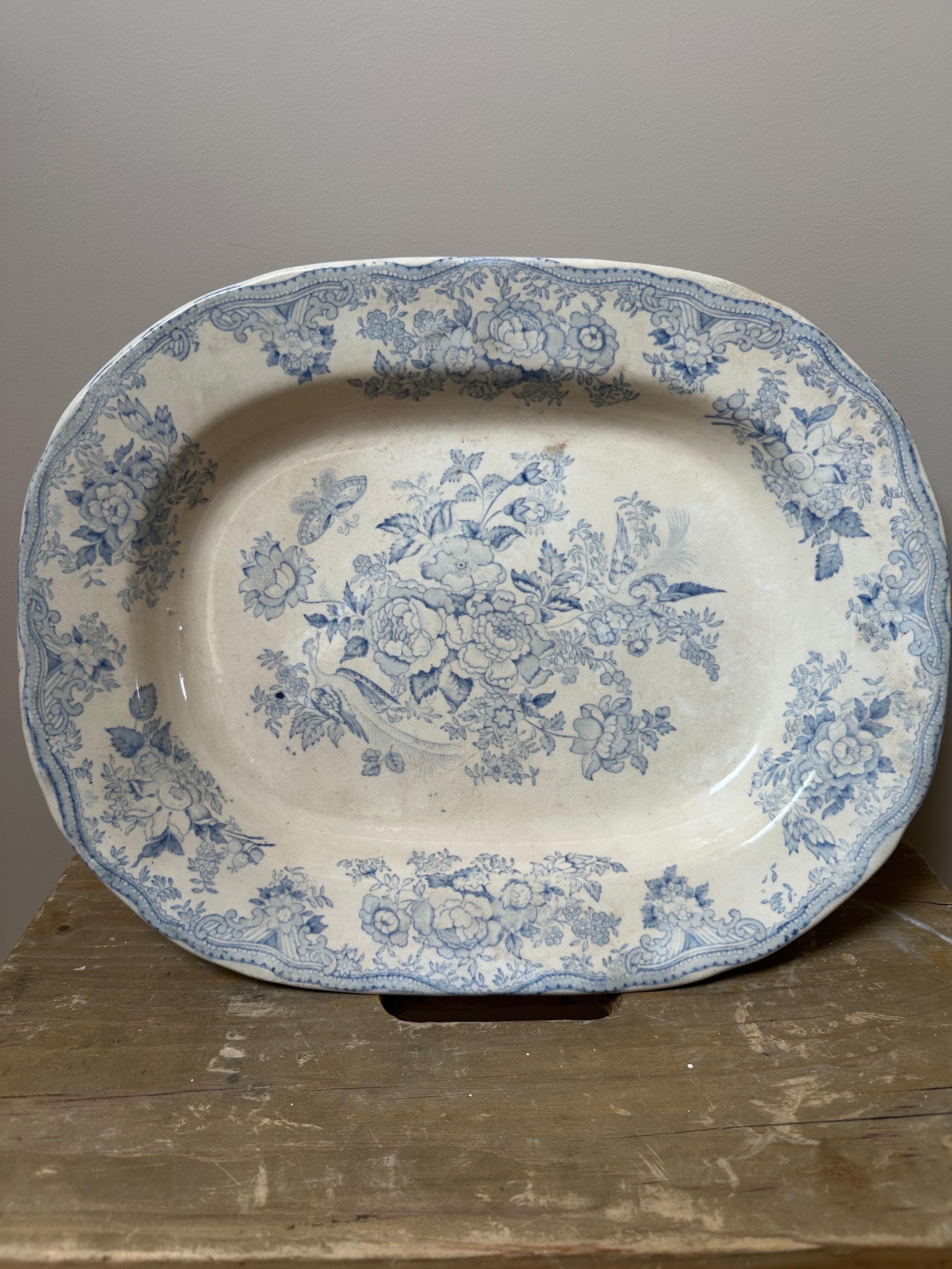 1862 Asiatischer Fasan Tiefes großes ovales Tablett, blau-weiß handbemalt (Mittleres 19. Jahrhundert) im Angebot