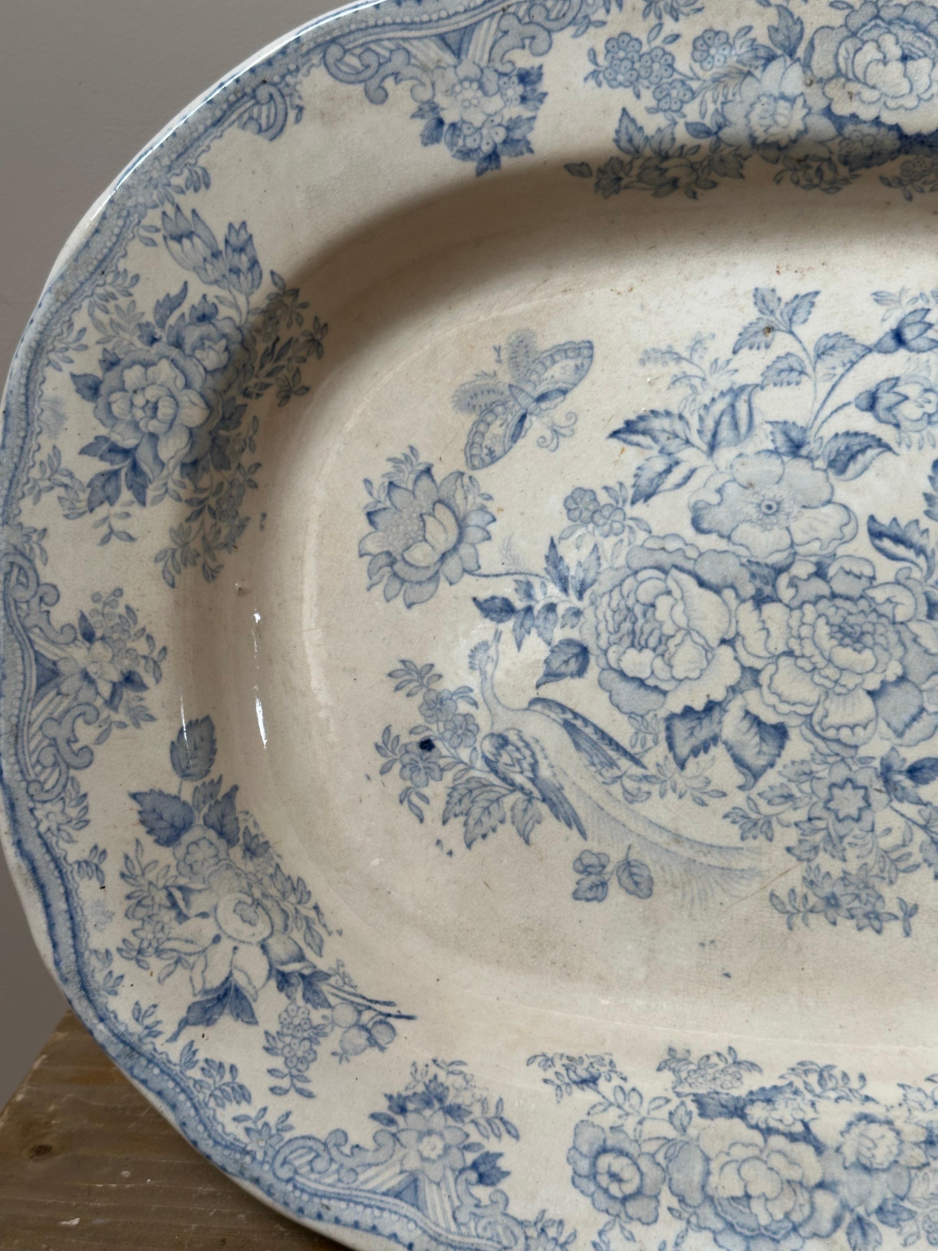 1862 Asiatischer Fasan Tiefes großes ovales Tablett, blau-weiß handbemalt im Angebot 1