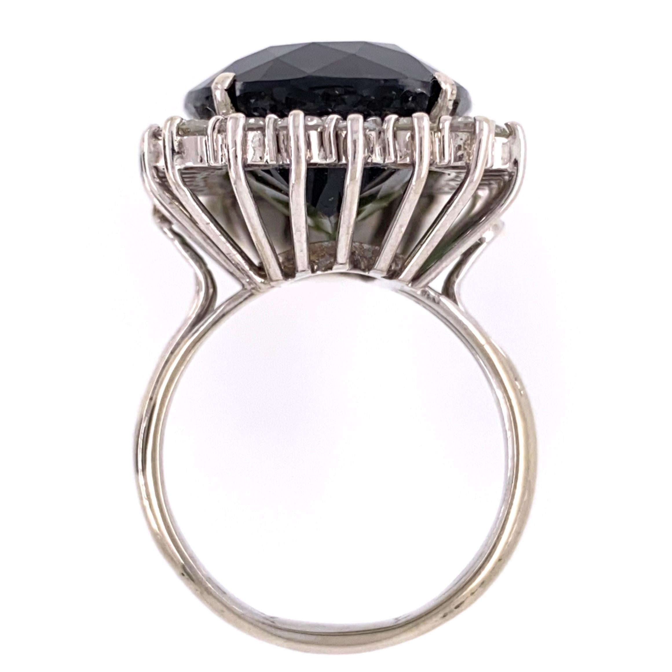 18.63 Carat Green Tourmaline Diamond Gold Cocktail Ring Estate Fine Jewelry In Excellent Condition For Sale In Montreal, QC