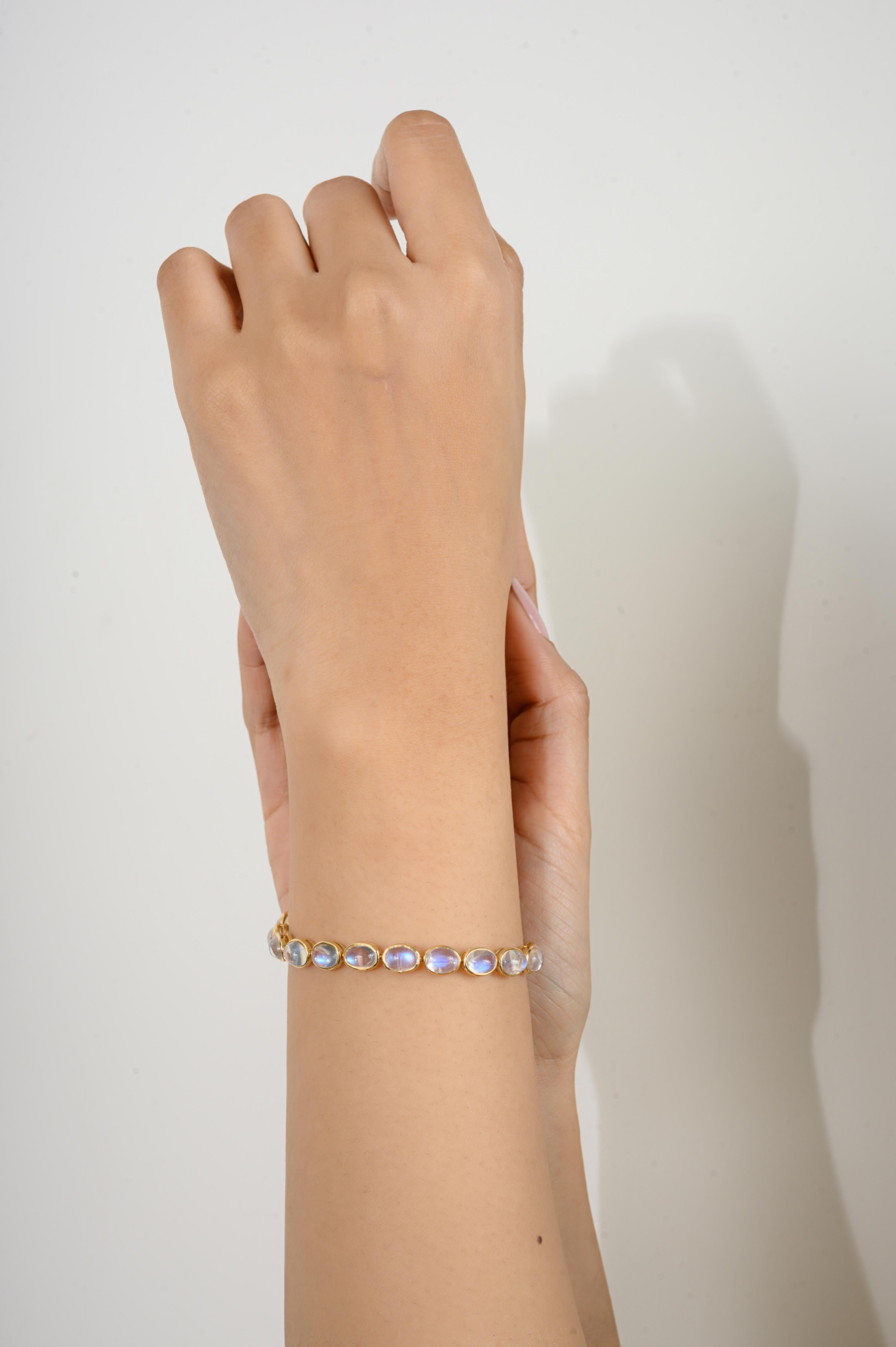 18.63 Carats Oval Rainbow Moonstone Tennis Bracelet Crafted in 18k Yellow Gold For Sale 2