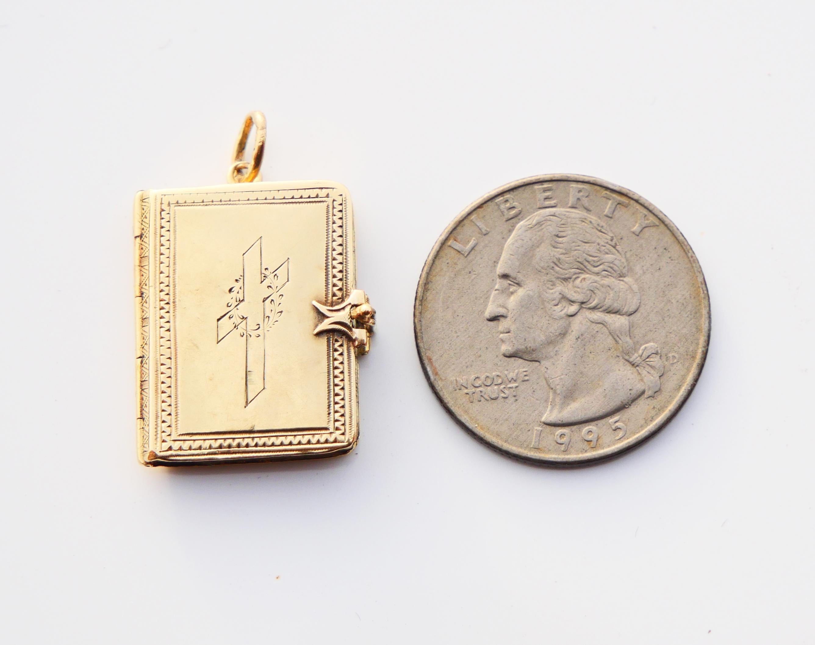 1864 Bible Book Locket Pendant solid 18K Gold  / 5.11  gr For Sale 8