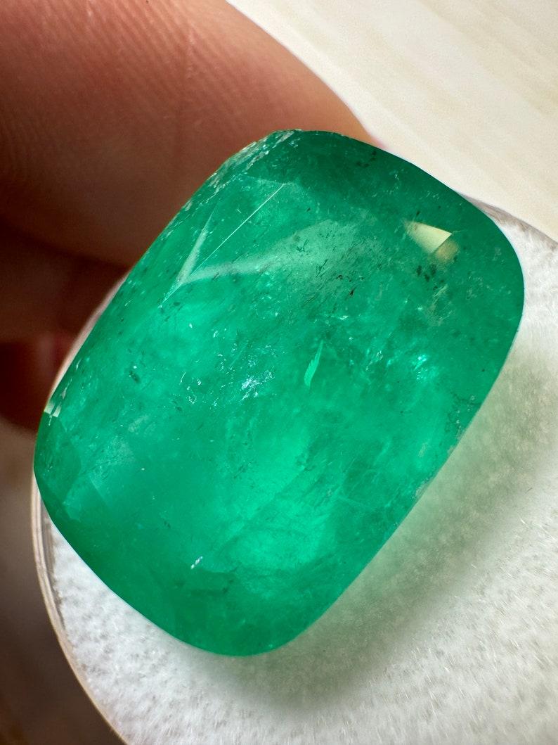Esmeralda colombiana verde alargada de 18,64 quilates - 19x14 Piedra de nacimiento de mayo talla cojín Corte cojín en venta