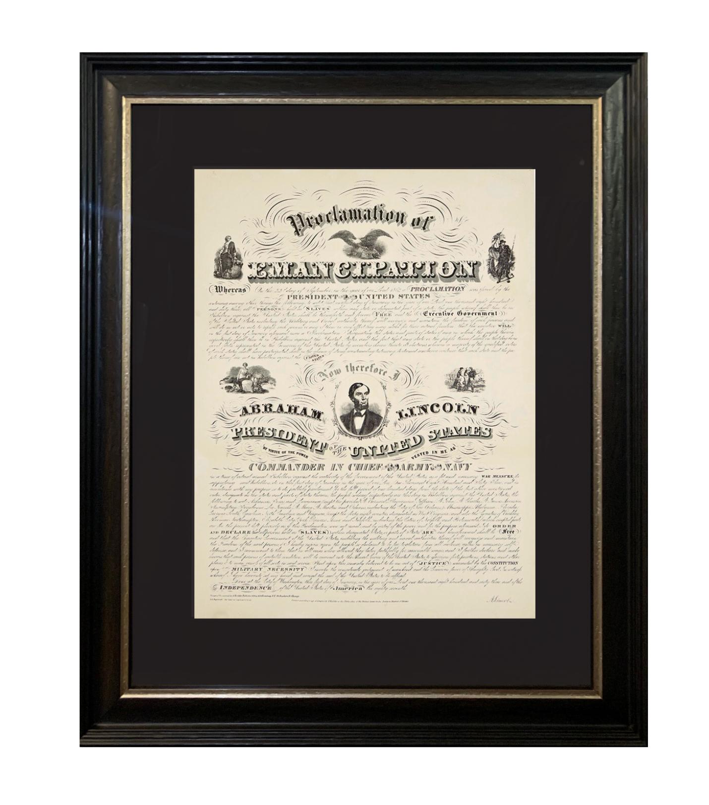 Dieser Stich aus dem Jahr 1864 zeigt die Emanzipationsproklamation in kunstvoller kalligrafischer Schrift, mit fünf patriotischen Vignetten und einem kleinen Porträt von Lincoln. Es handelt sich um die zweite Ausgabe dieses Designs, wobei die