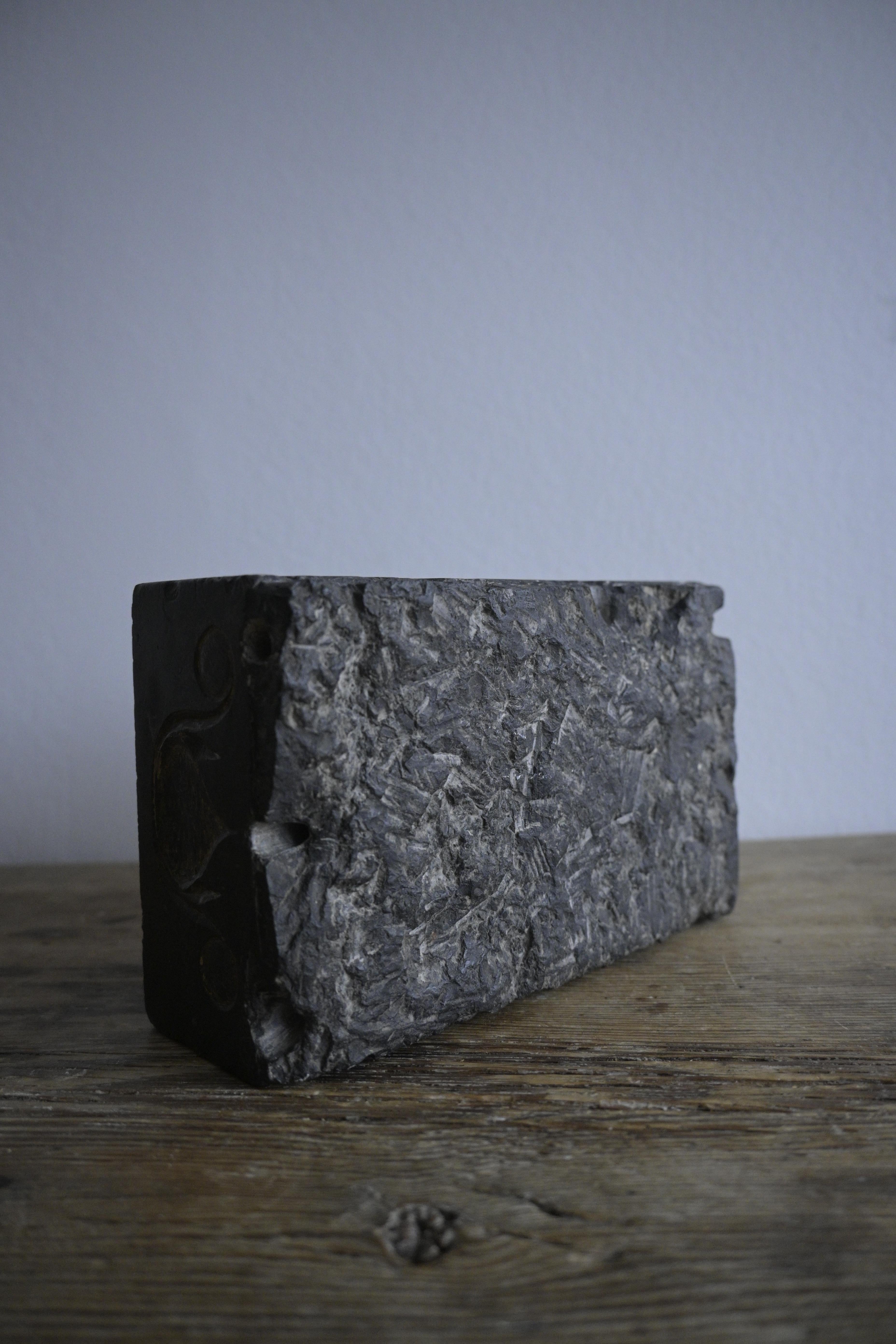 Milieu du XIXe siècle 1864 Pad à aiguille en calcaire d'Öland, Suède  en vente