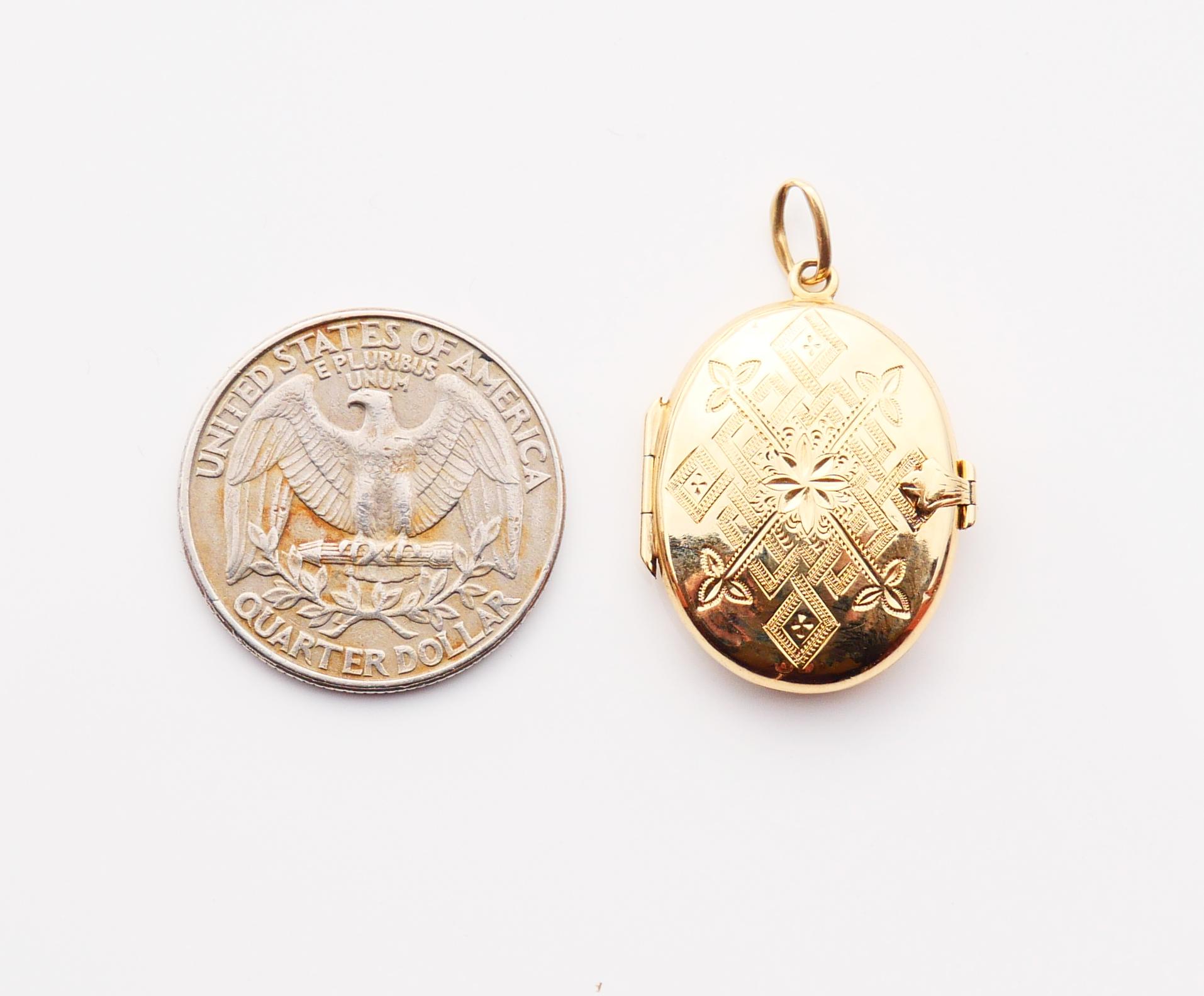 1864 Nordic Eternity Knot Pendant Picture Locket solid 18K Yellow Gold/ 4gr For Sale 8
