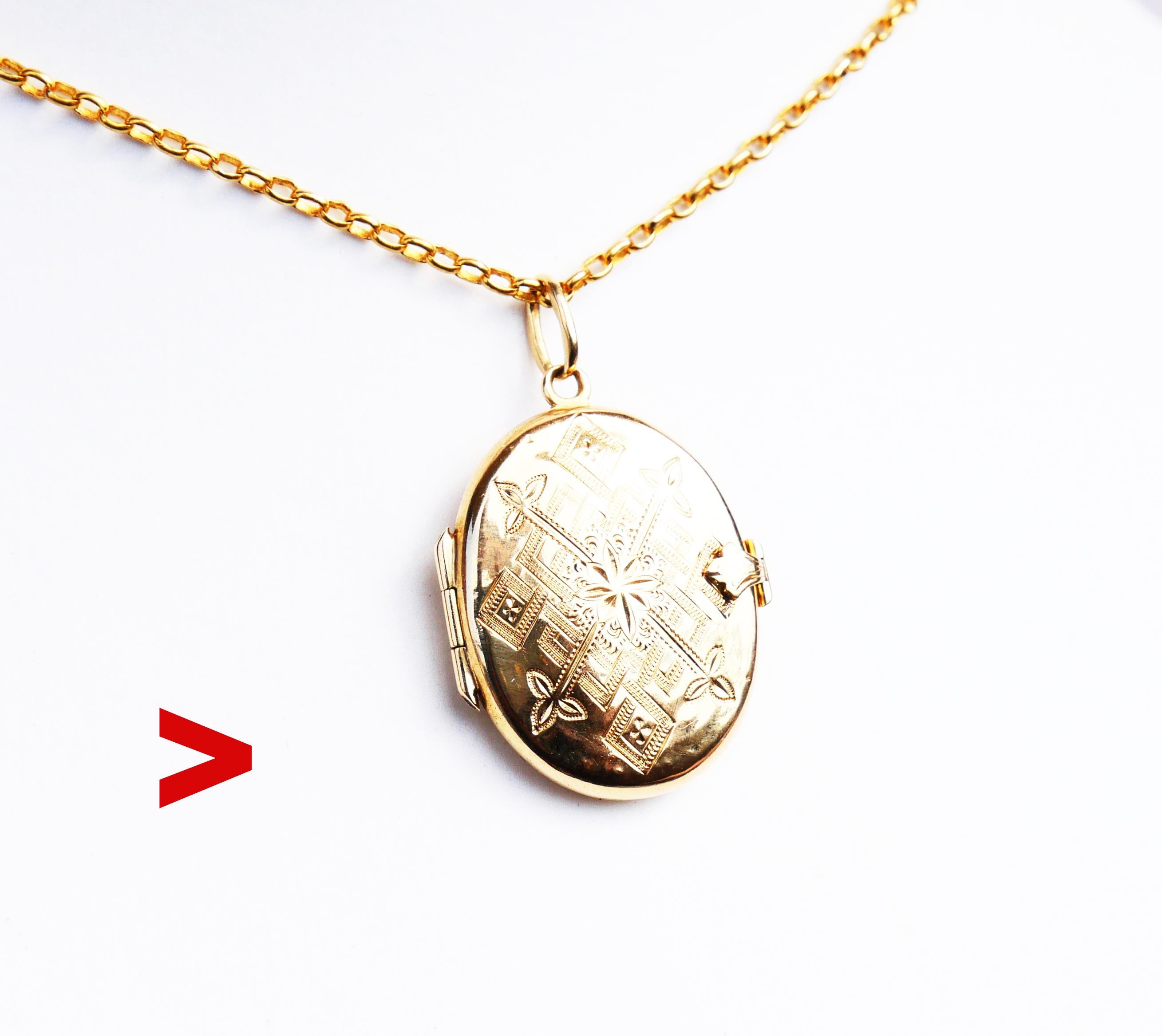 Antique Pendant / Locket in solid 18K Yellow Gold. Detailed hand - engravings of Eternity Knots in miniature proportions on both sides.

One sections with inner removable bezel inside.

Swedish locket , hallmarked 18K , unknown maker's marks. Year