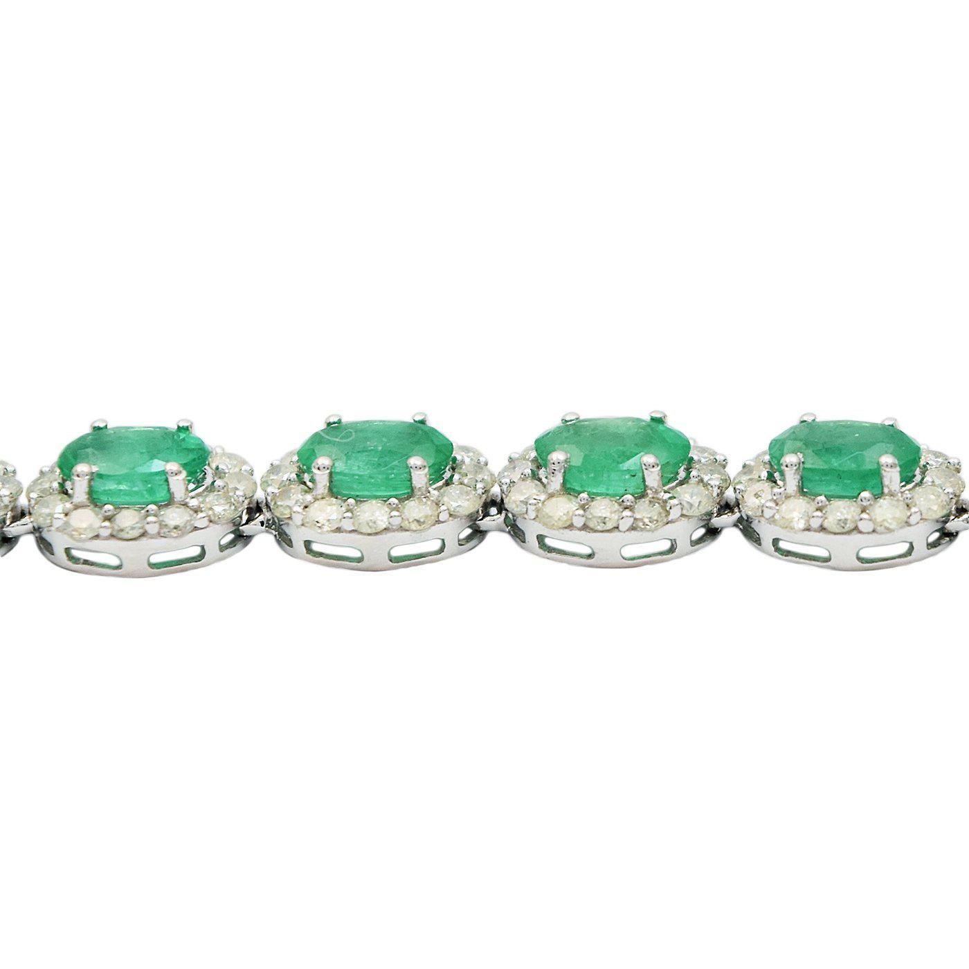 Contemporary 18.65 Carat Emerald Diamond Necklace For Sale