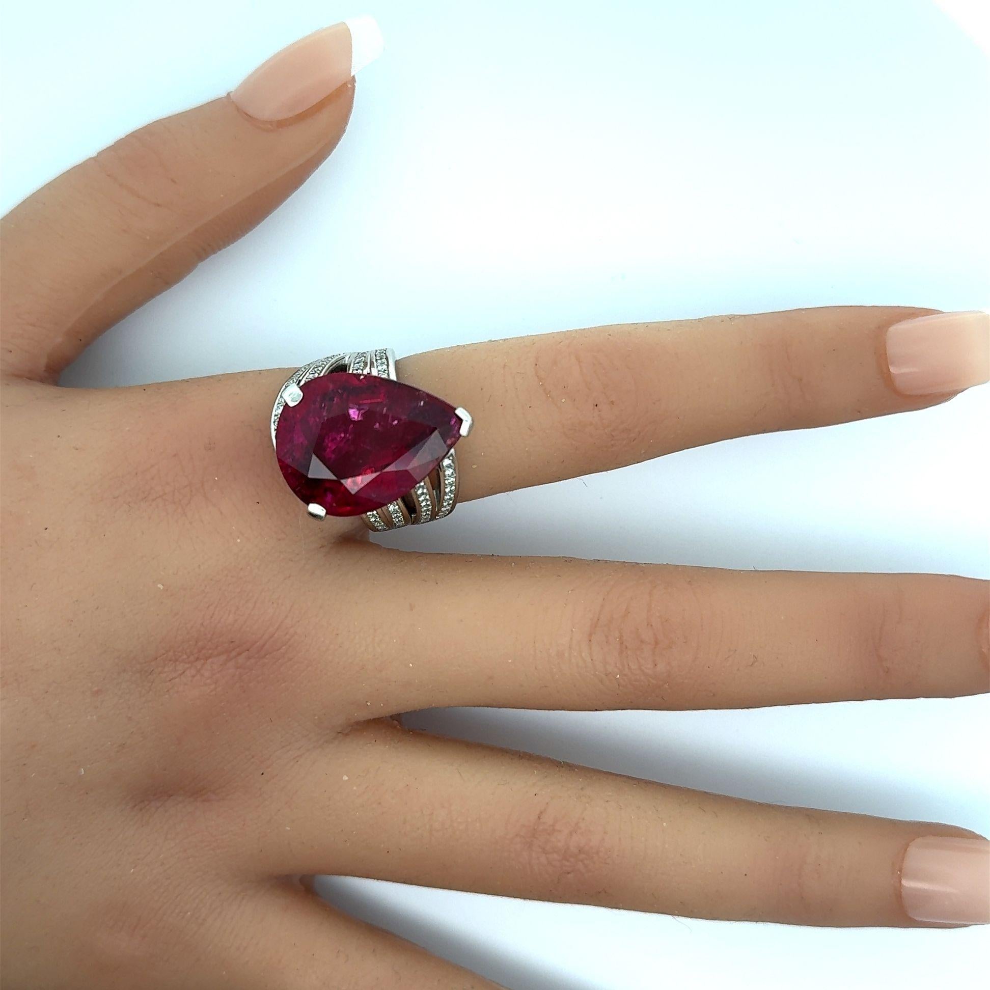 18,65 Karat Rubellit Turmalin Diamant Platin Cocktail-Ring (Tropfenschliff) im Angebot