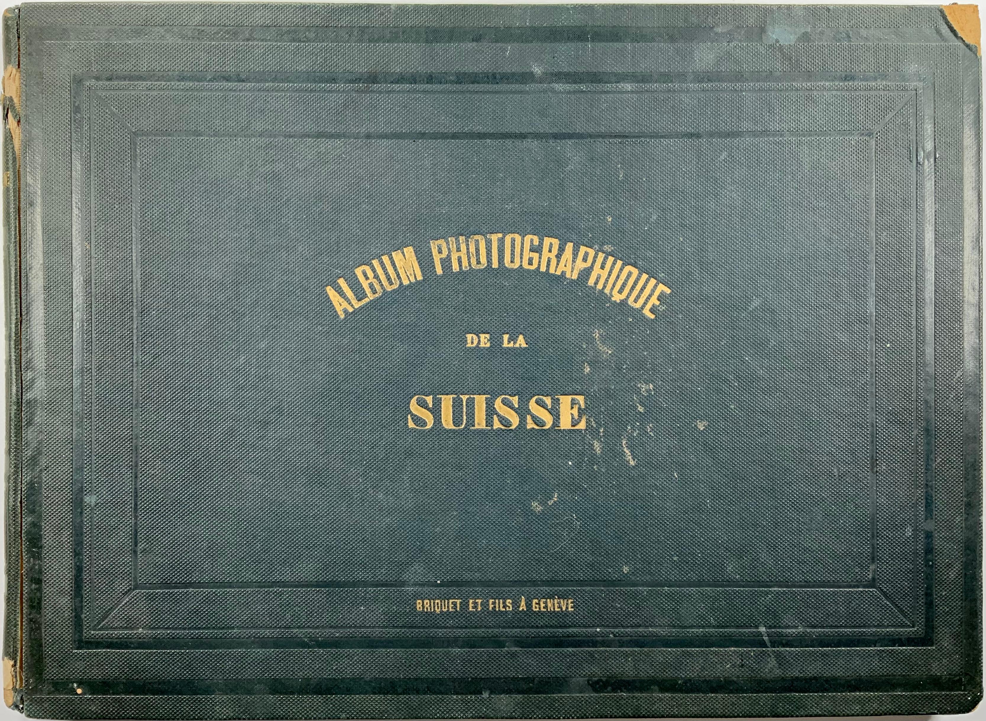 Schweiz [Briquet et fils, Genf]

Fotografisches Album der Schweiz

Undatiert [zwischen ca. 1865 und 1875]. 

Querformatiges Folio. 23 x 31 cm, Album mit 20 Albuminfotografien (120 x 180 mm), bündig auf ein  schwarzer Rahmen mit aufgedrucktem Titel
