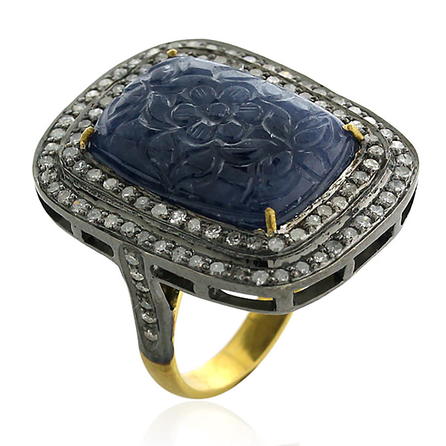 Art Nouveau 18.65ct Carved Blue Sapphire Cocktail Ring With Diamonds Made In 18k Gold For Sale