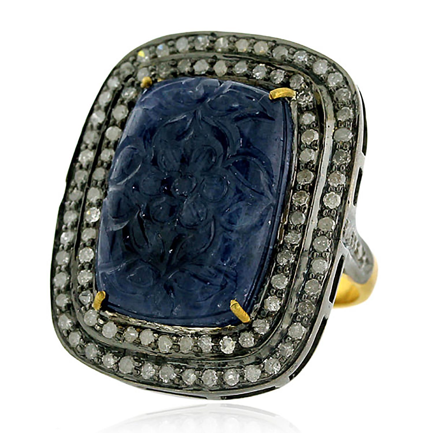 18.65ct Carved Blue Sapphire Cocktail Ring With Diamonds Made In 18k Gold In New Condition For Sale In New York, NY