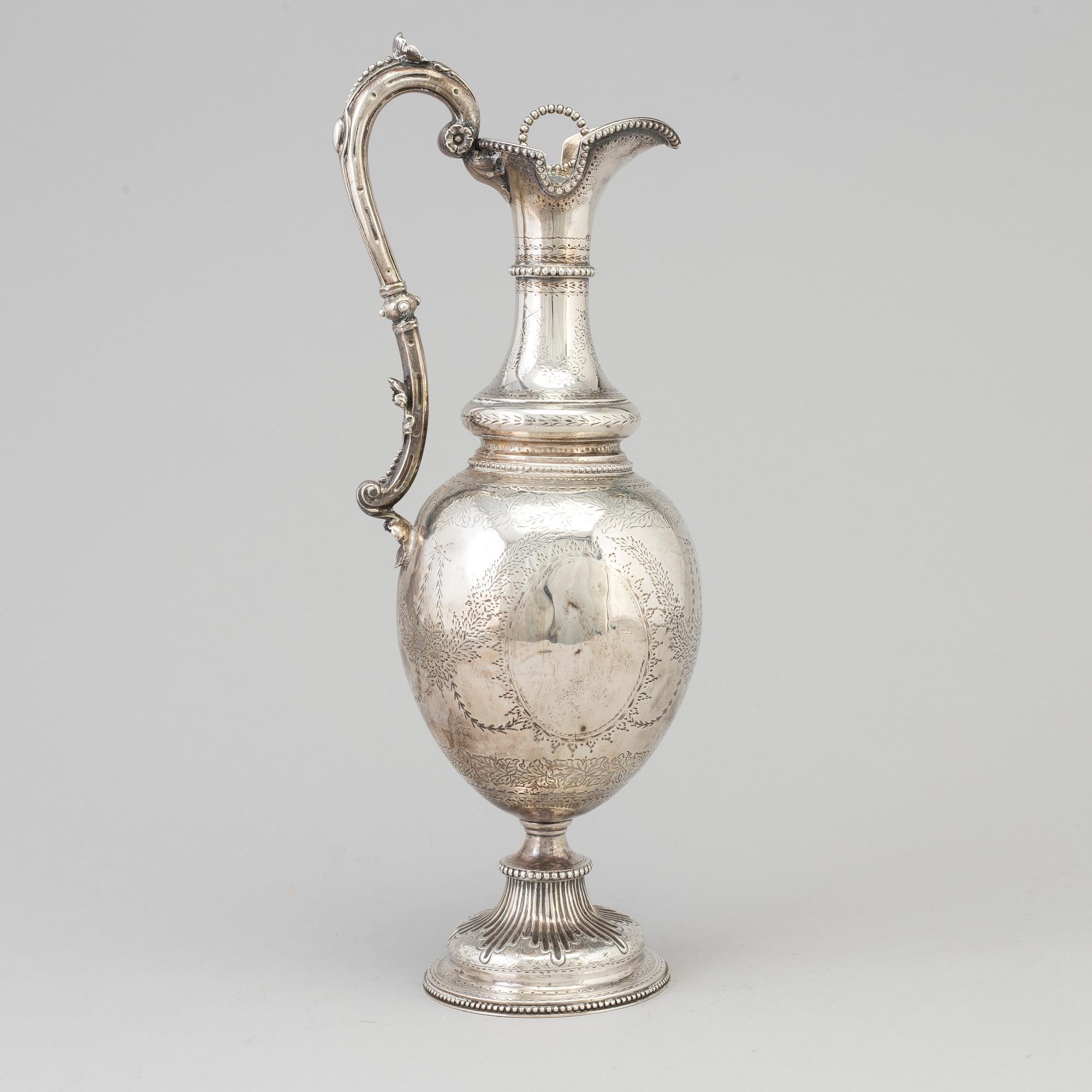 Women's or Men's 1868 British Victorian Wine Jug Decanter solid Sterling Silver  673 gram For Sale