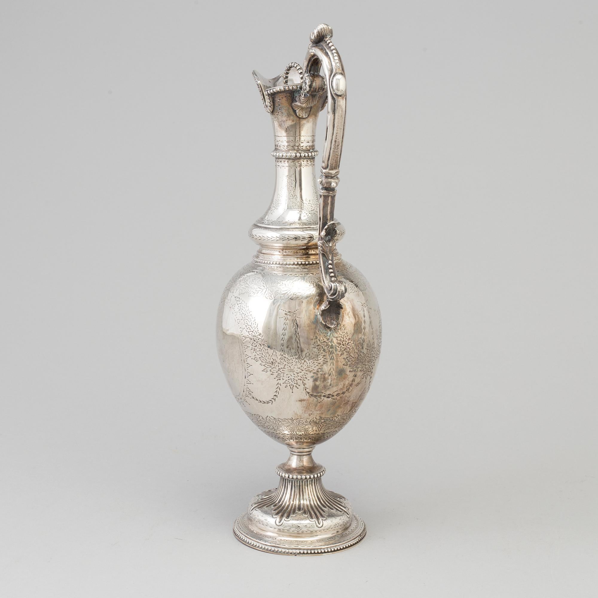 1868 British Victorian Wine Jug Decanter solid Sterling Silver  673 gram For Sale 1