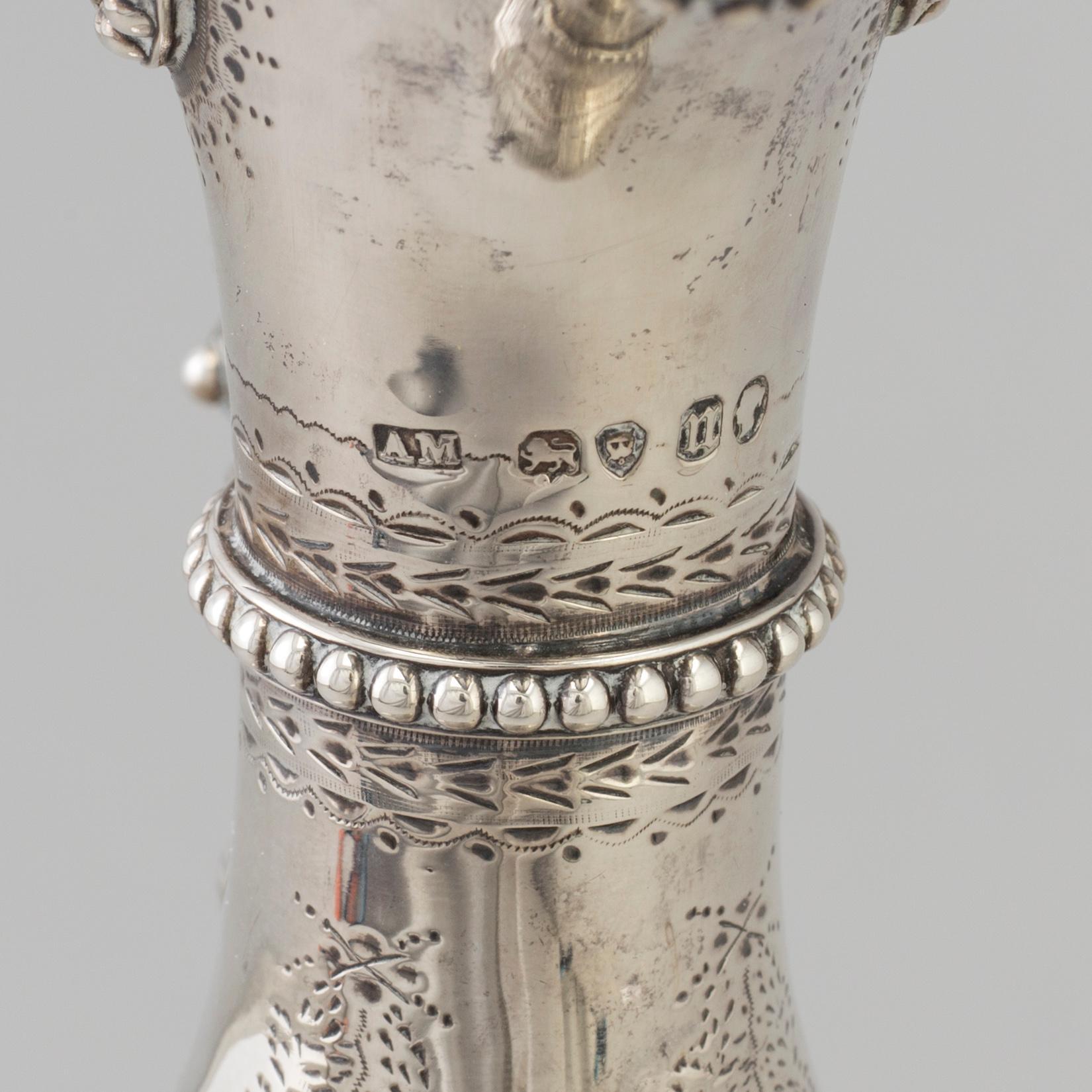 1868 British Victorian Wine Jug Decanter solid Sterling Silver  673 gram For Sale 4