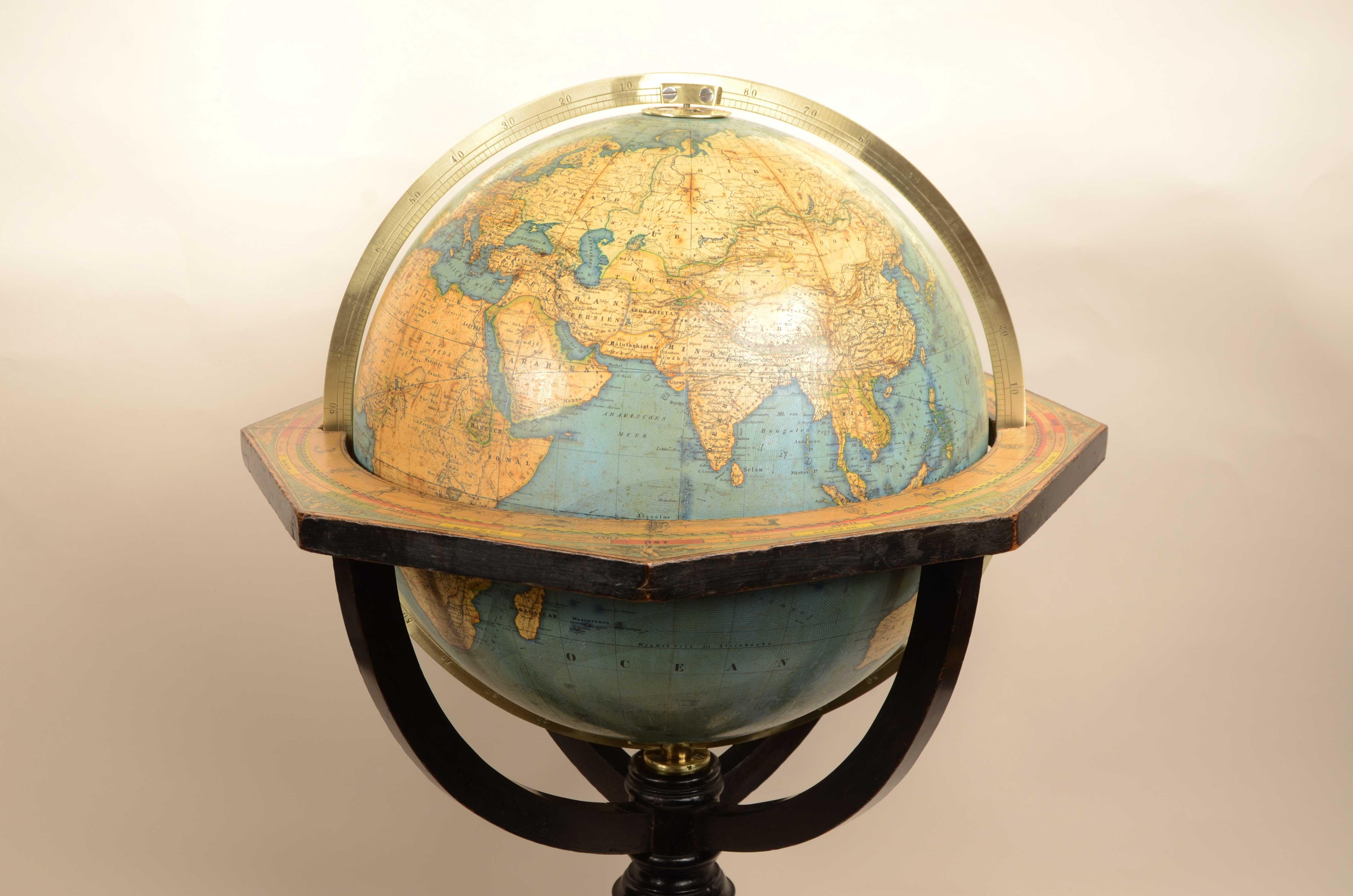 1868s globo terrestre edito da Verlag Dietrich Reimer dal cartografo Carl Adami In condizioni buone in vendita a Milan, IT