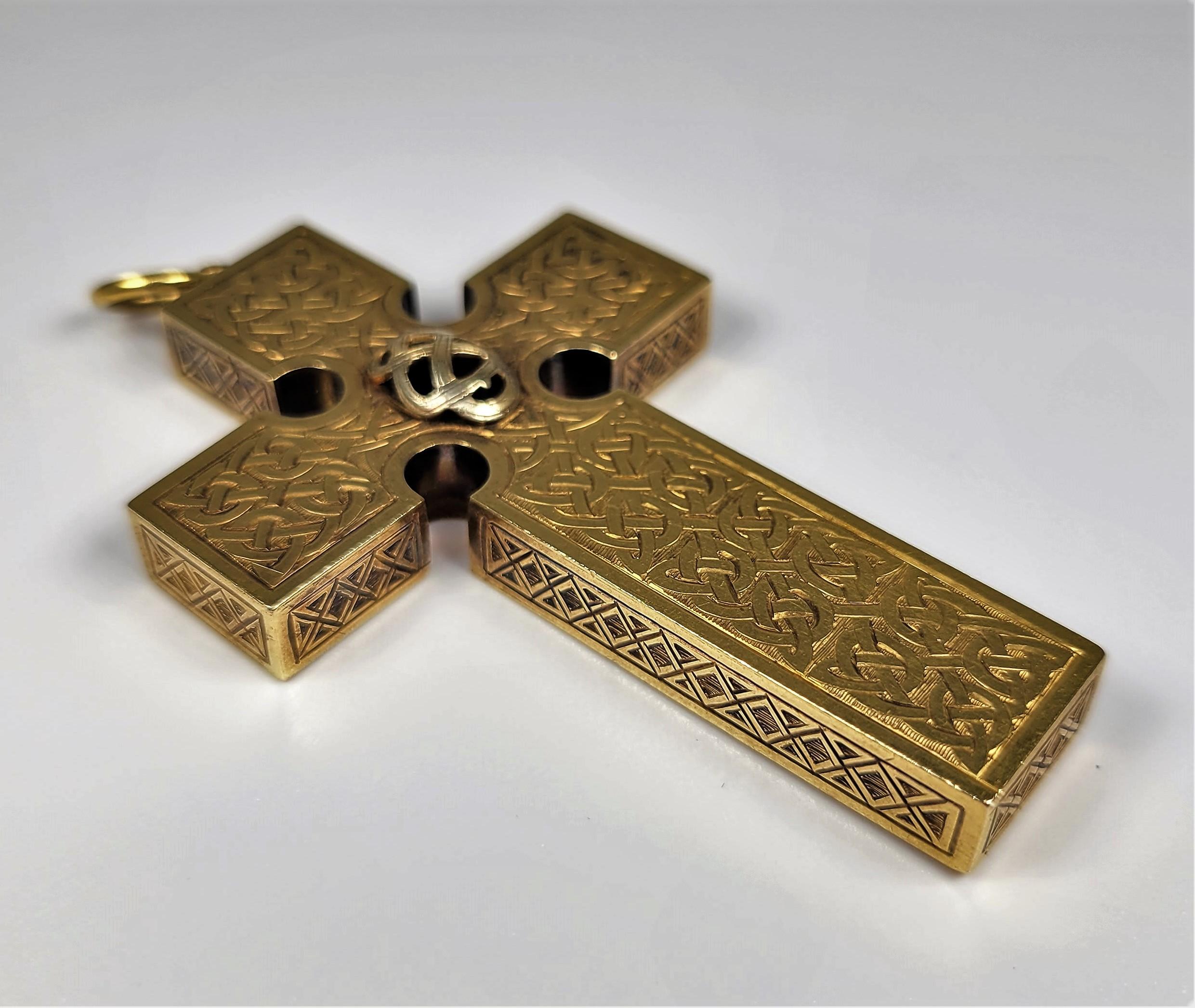 18 Karat yellow gold Scottish Cross originating from Robert Naughton Jeweller in Inverness, Scotland.  This beautifully detailed cross is stamped 