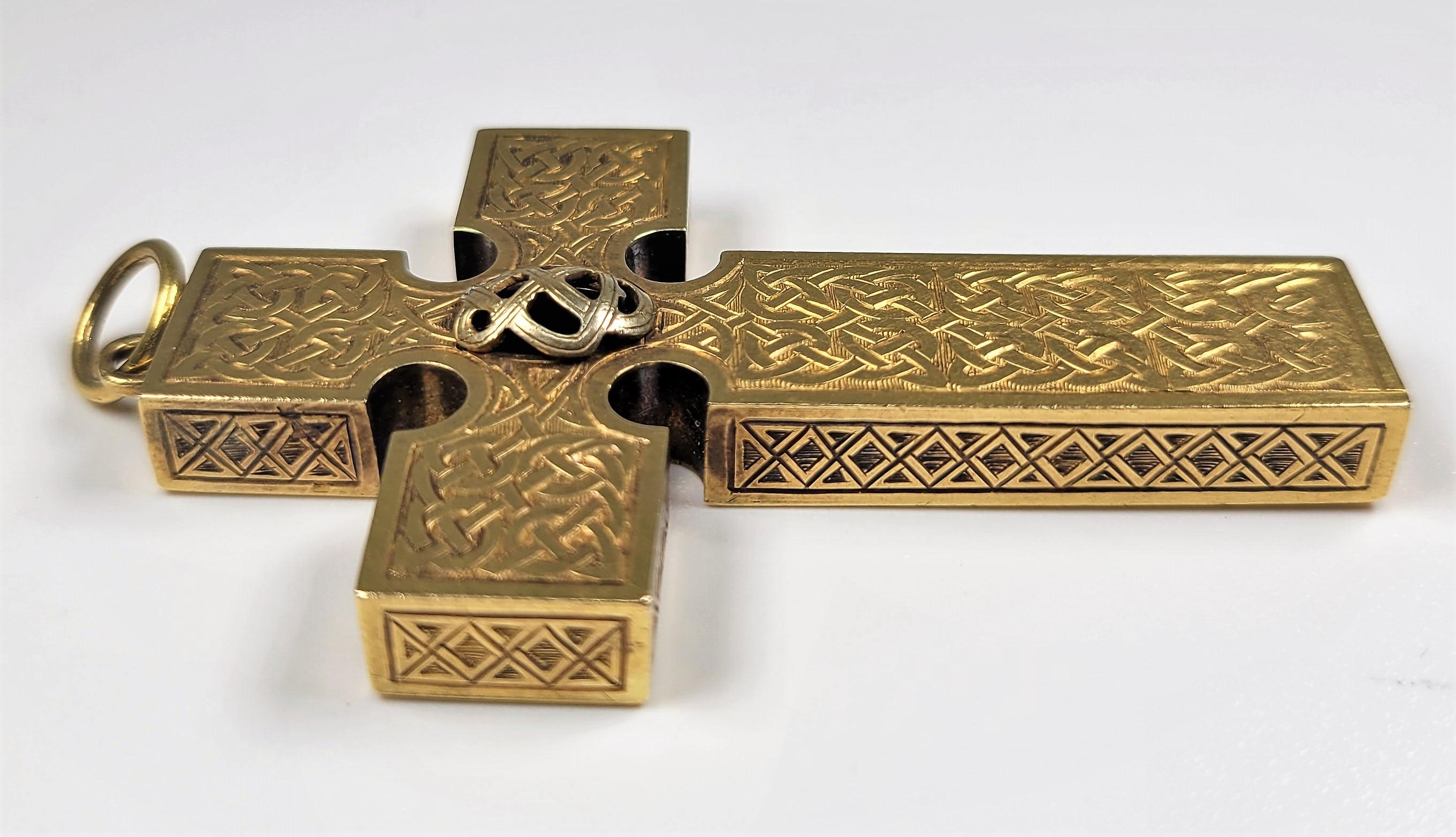 Women's or Men's 1869 Scottish Cross in Original Case For Sale