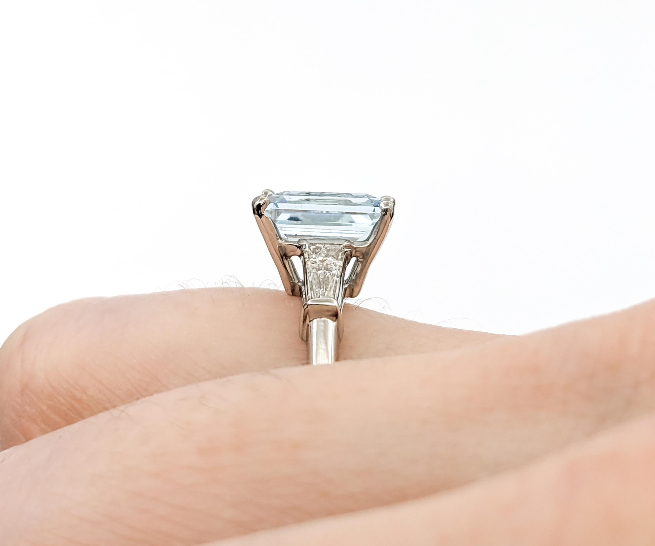 1.86ct Emerald Cut Aquamarine & Diamond Ring In Platinum In Excellent Condition For Sale In Bloomington, MN
