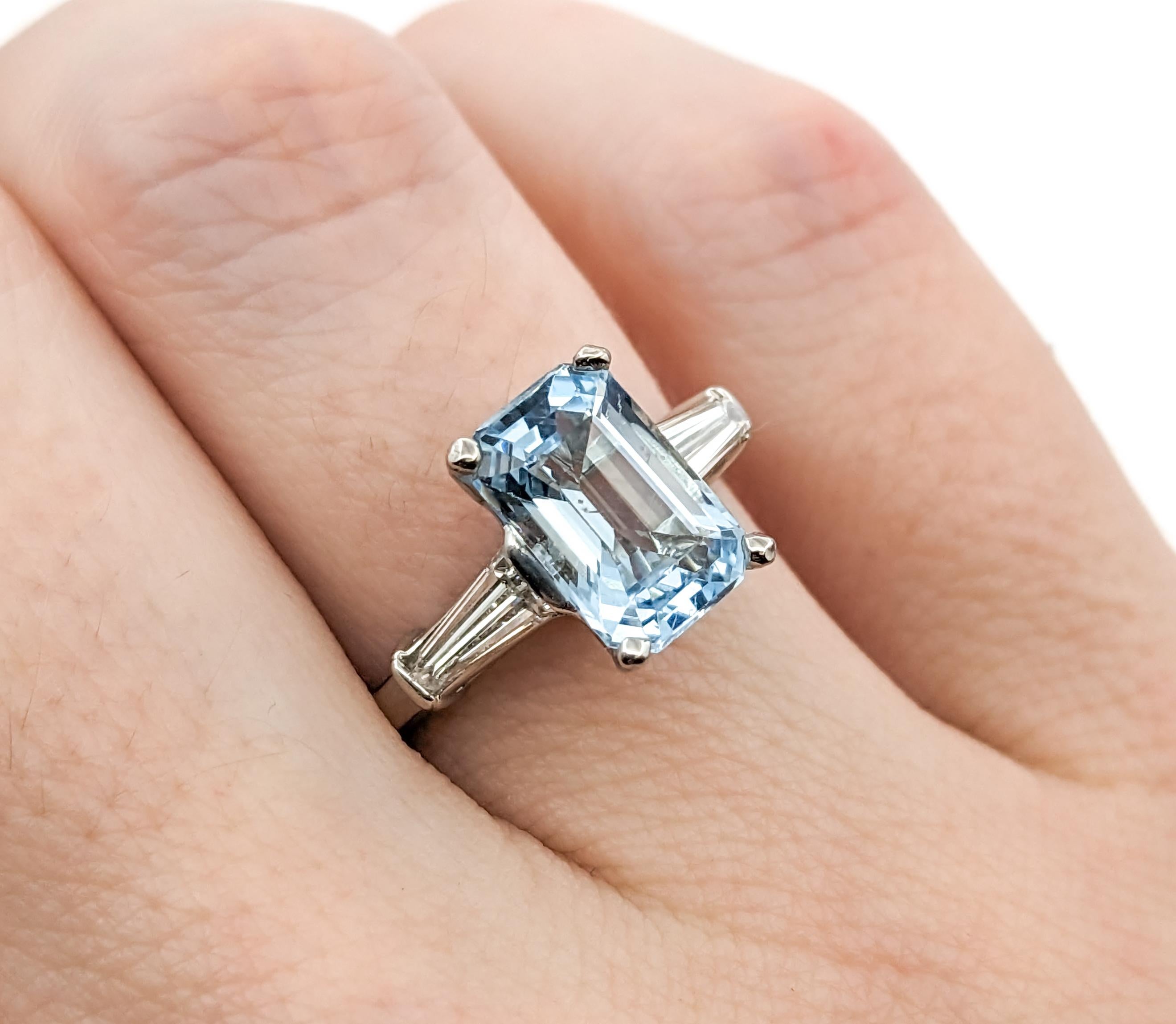 Women's 1.86ct Emerald Cut Aquamarine & Diamond Ring In Platinum For Sale