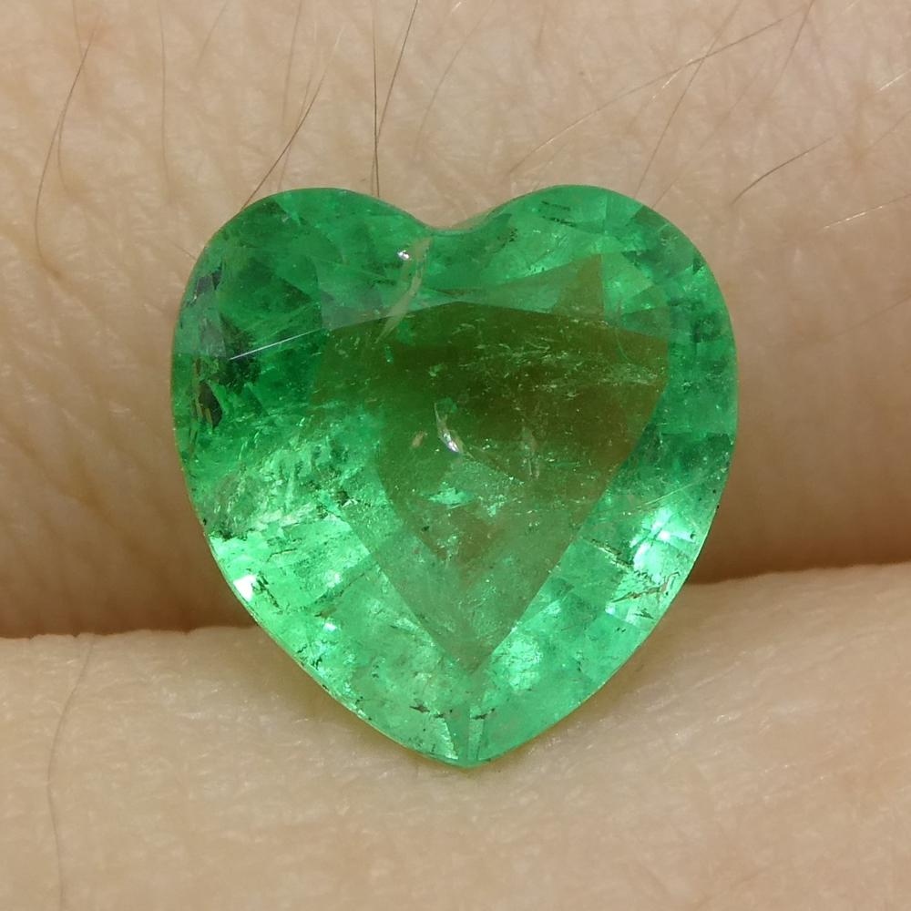 Women's or Men's 1.86ct Heart Green Emerald from Colombia For Sale