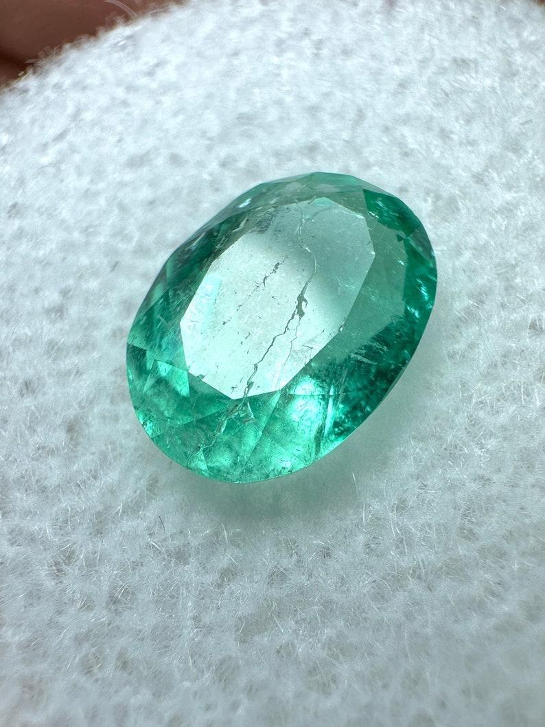 1.86 ct Esmeralda colombiana natural verde claro medio - Talla ovalada Birthstone de mayo Moderno en venta