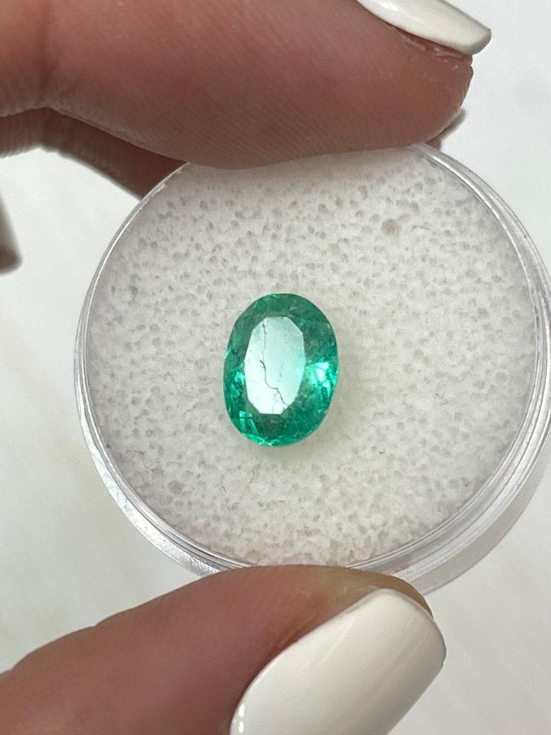 1.86 ct Esmeralda colombiana natural verde claro medio - Talla ovalada Birthstone de mayo en Nuevo estado para la venta en Jupiter, FL