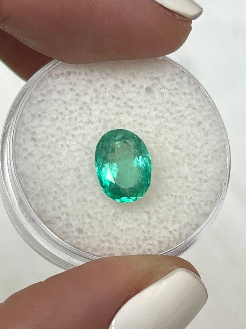 De las mujeres 1.86 ct Esmeralda colombiana natural verde claro medio - Talla ovalada Birthstone de mayo en venta