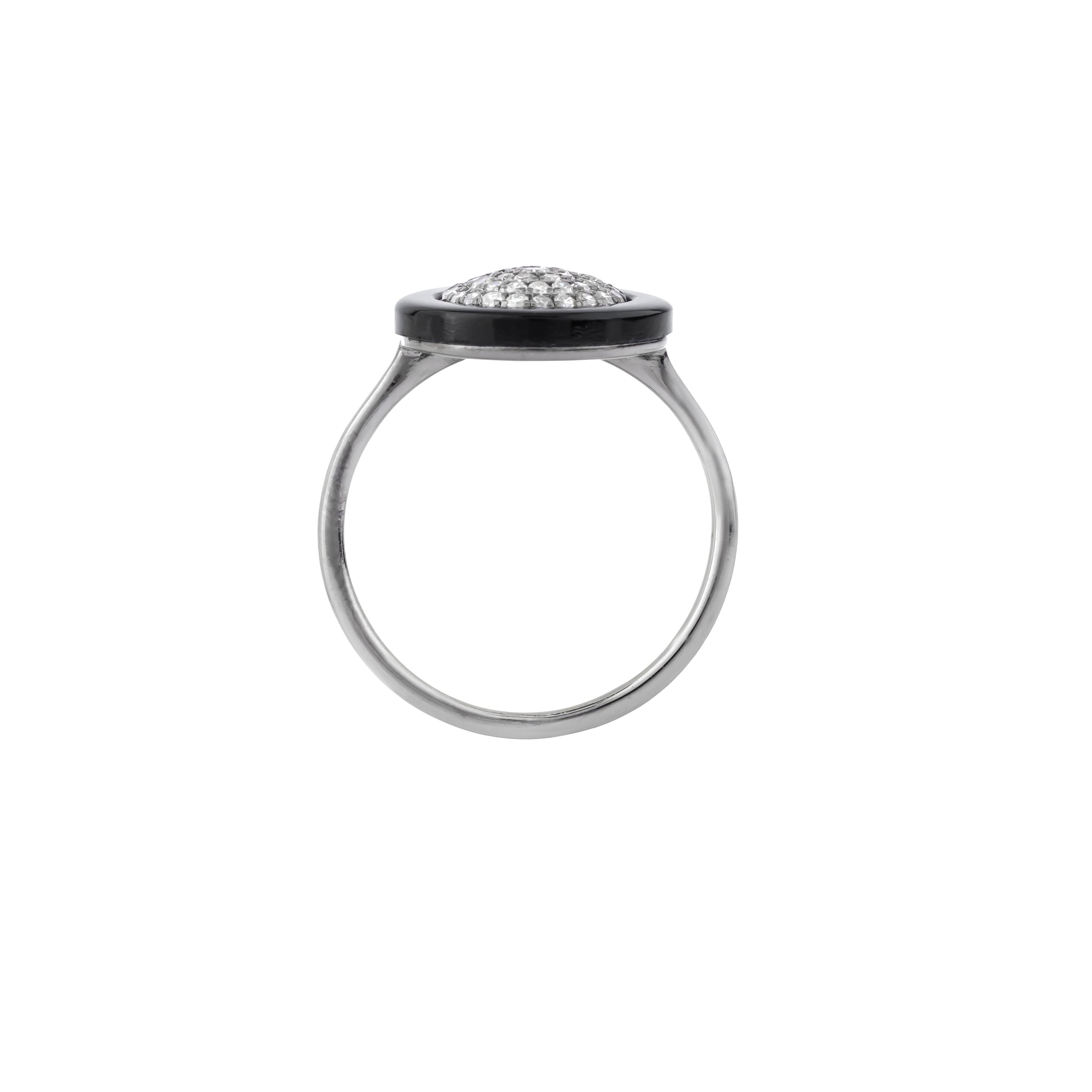 Round Cut 1.87 Carat Diamond and Black Onyx Fashion Ring For Sale