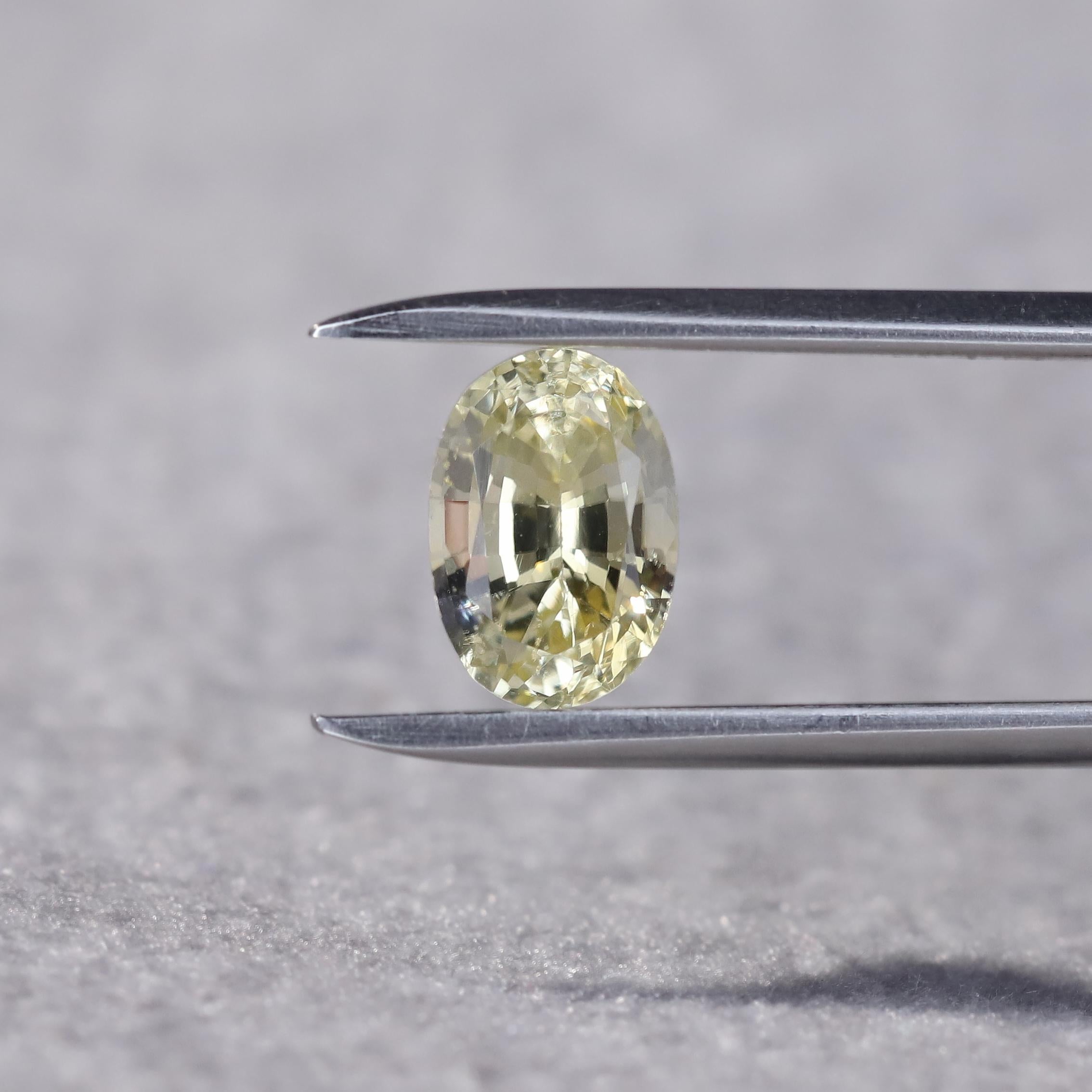 Women's 1.87 Carat Natural Champagne Yellow Sapphire Loose Gemstone from Sri Lanka For Sale