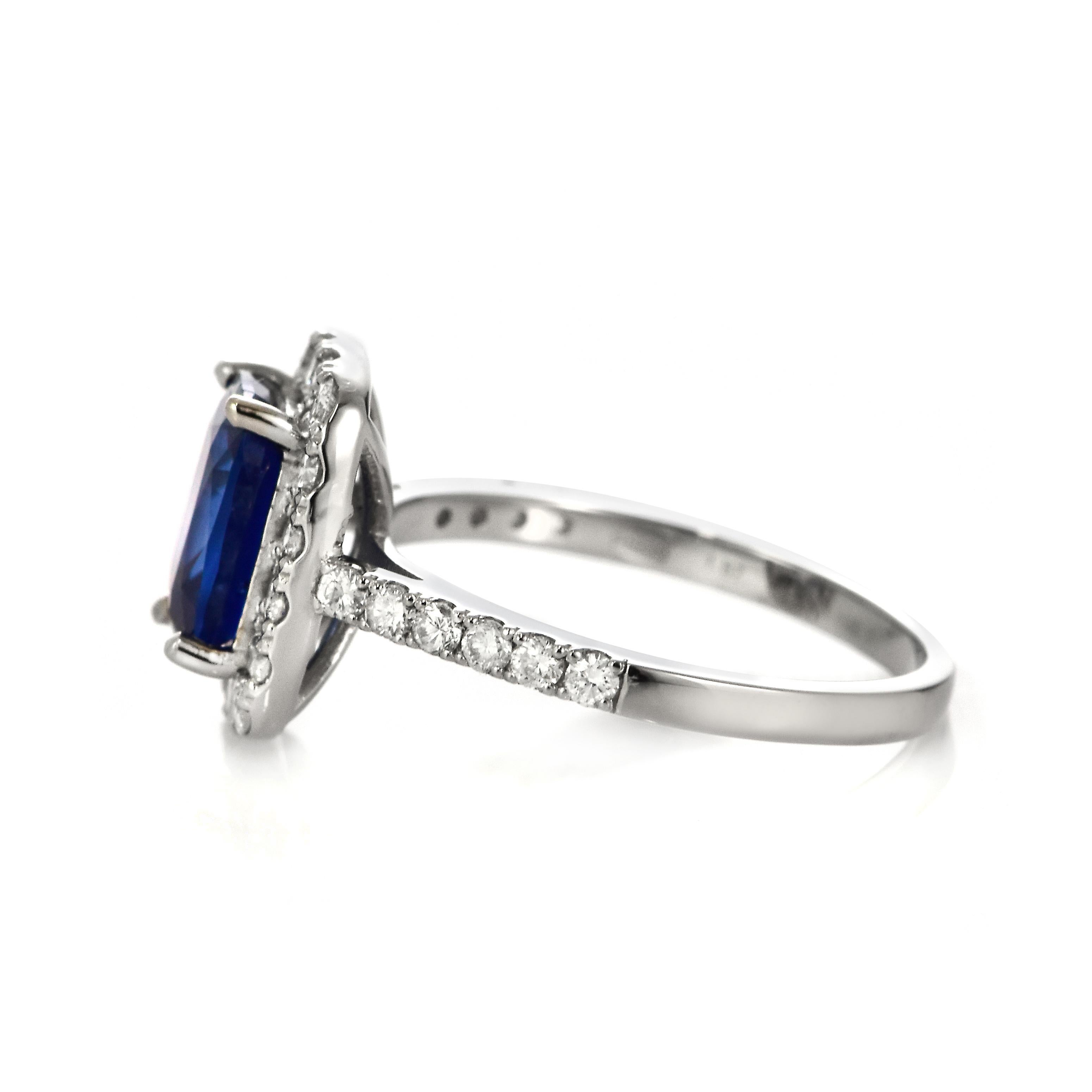 1.87 Carat Natural Royal Blue Sapphire and Diamond Ring Made in Platinum For Sale 4
