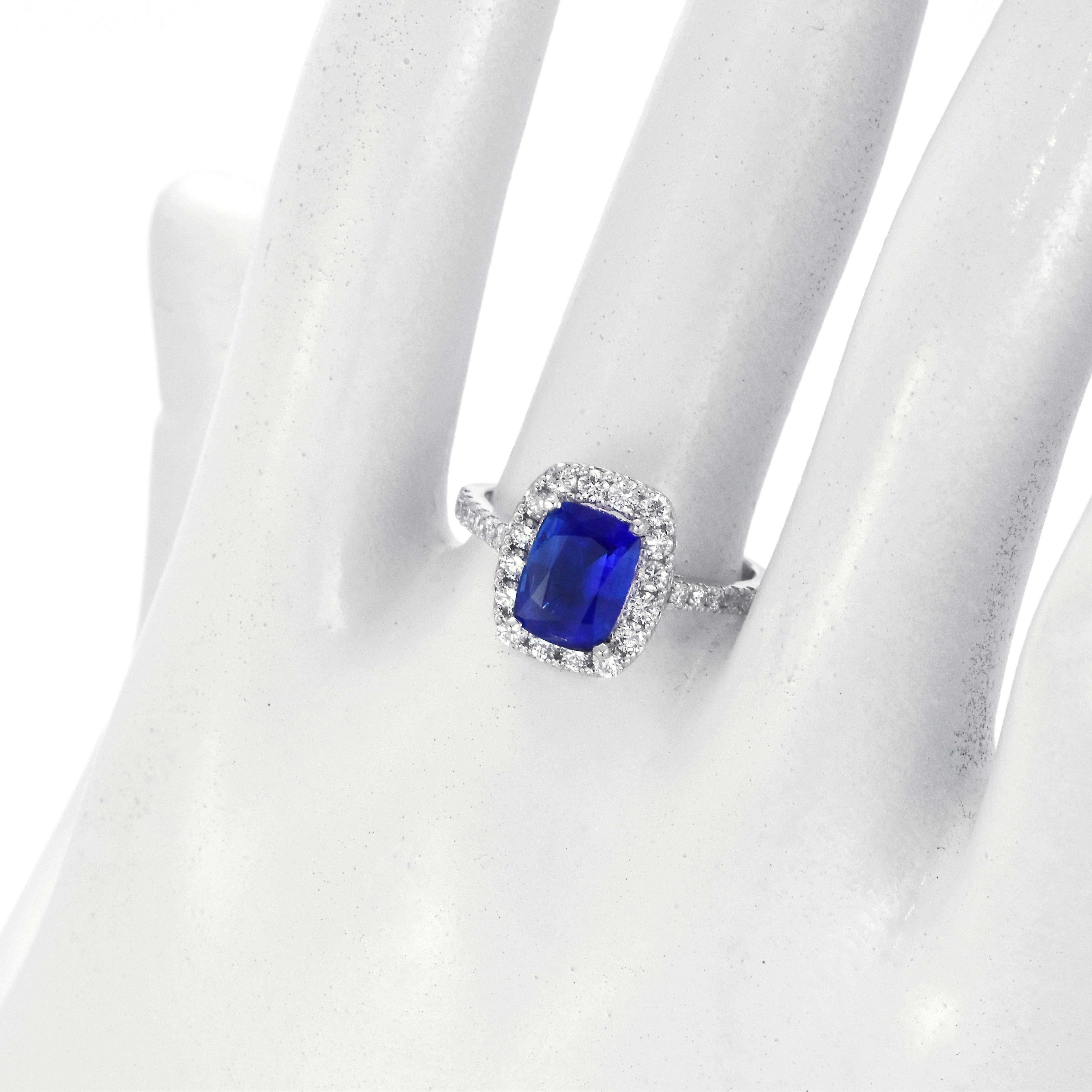1.87 Carat Natural Royal Blue Sapphire and Diamond Ring Made in Platinum In New Condition For Sale In Tokyo, JP