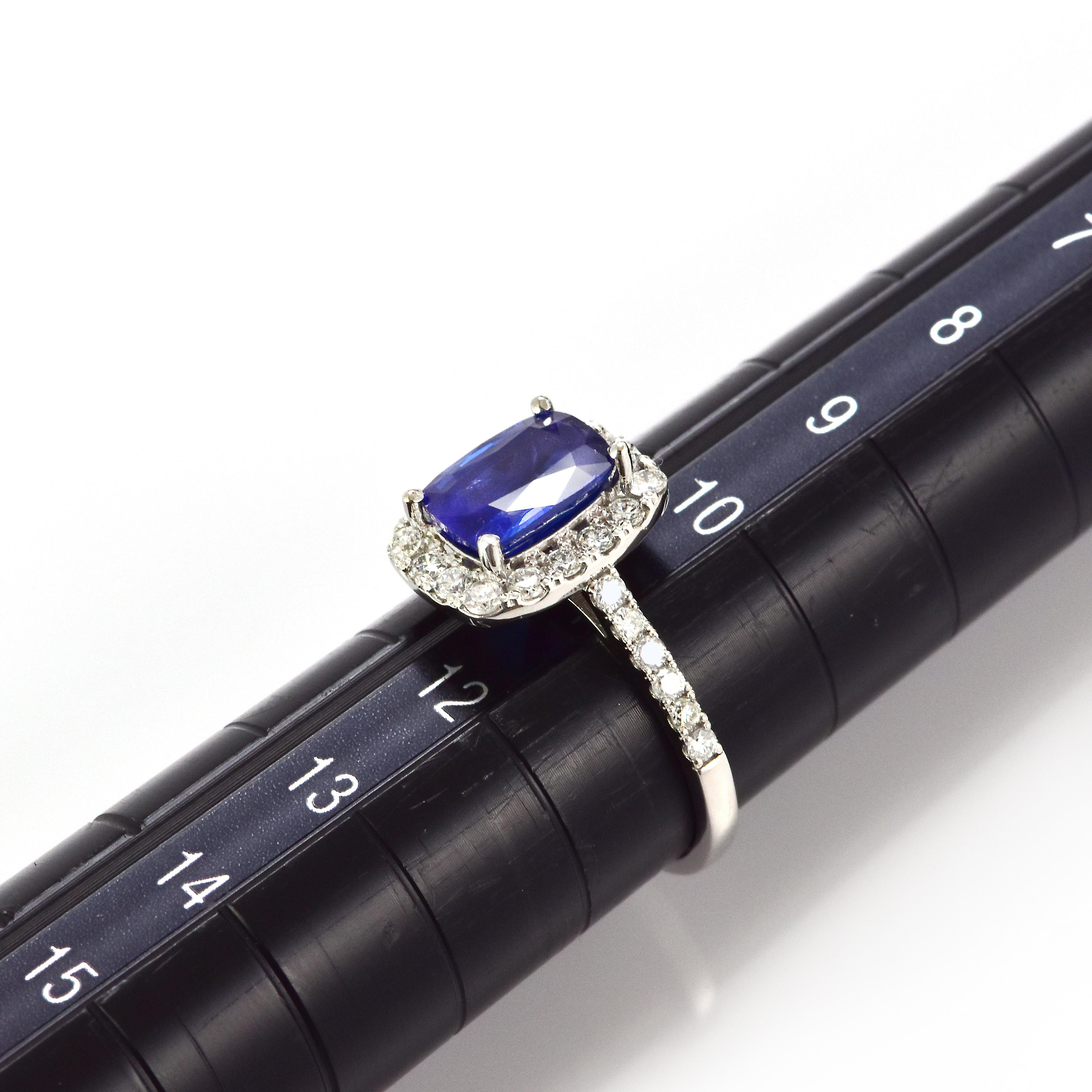 1.87 Carat Natural Royal Blue Sapphire and Diamond Ring Made in Platinum For Sale 3