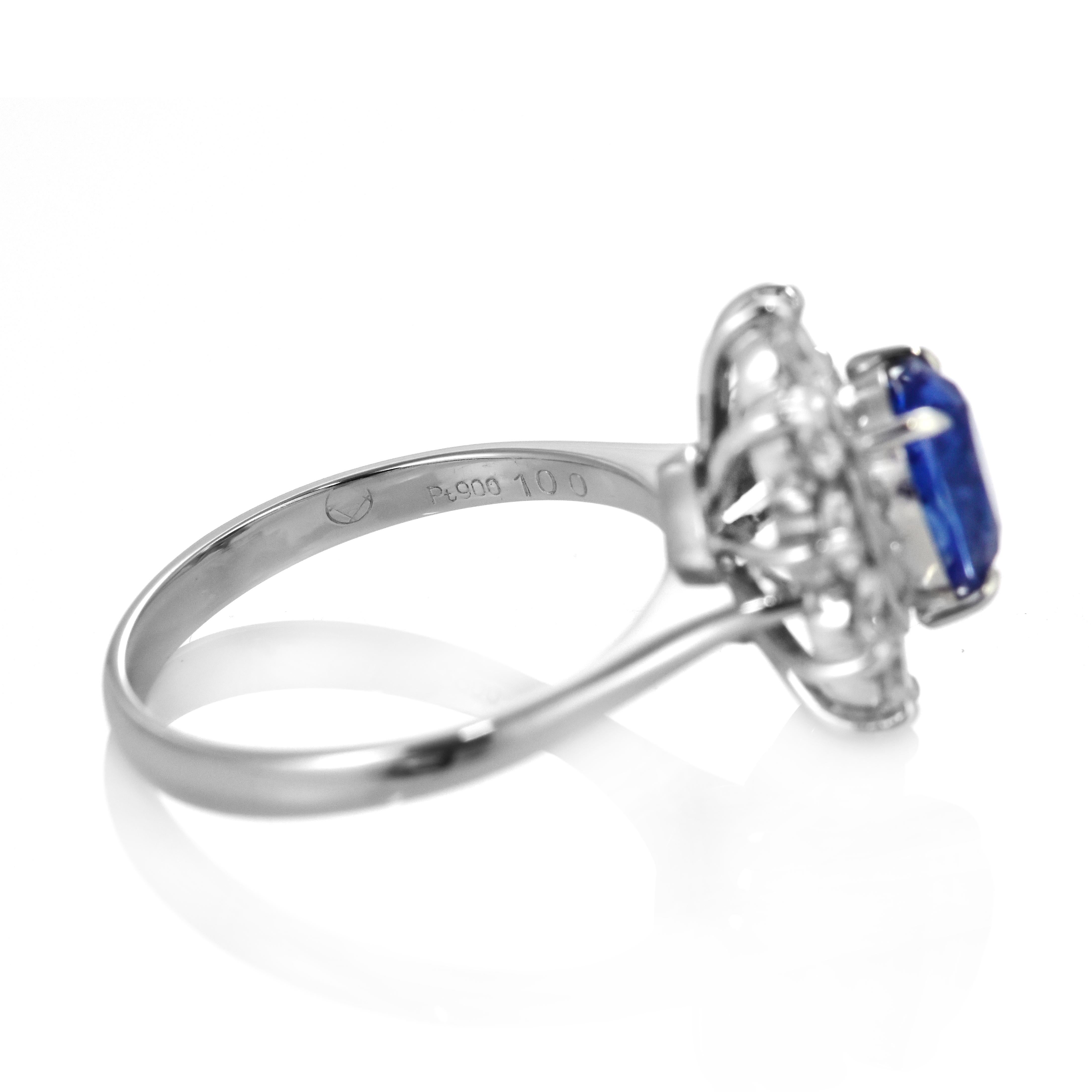 1.87 Carat Natural Velvet Blue Sapphire & Diamond Halo Set Ring Made in Platinum For Sale 1