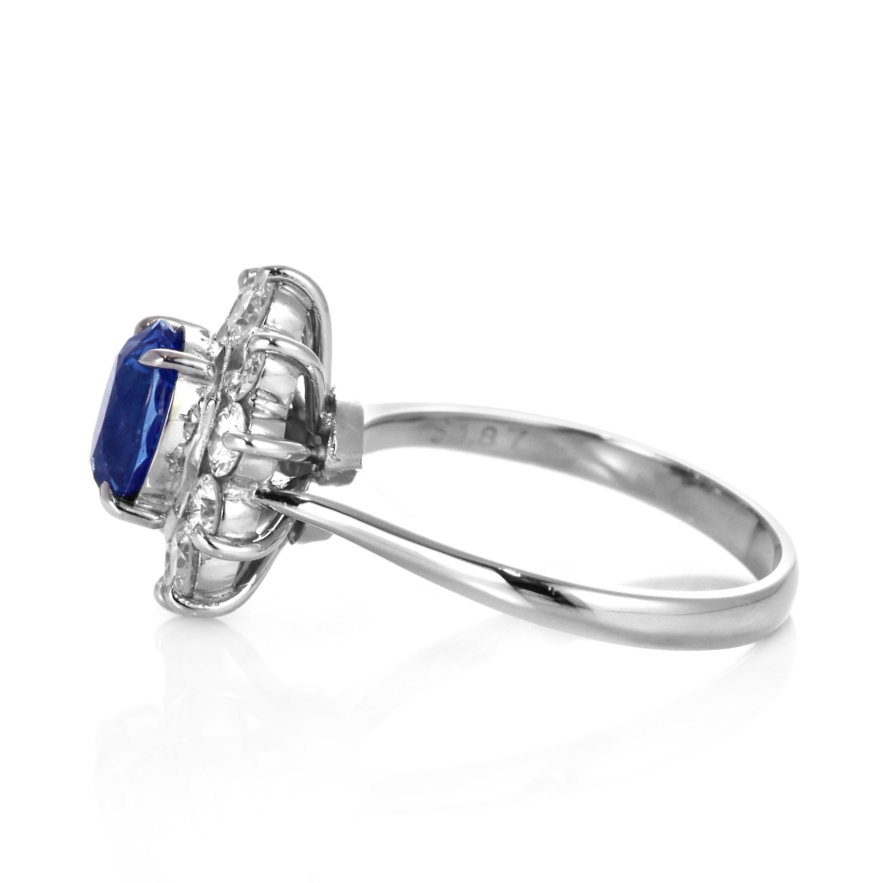 1.87 Carat Natural Velvet Blue Sapphire & Diamond Halo Set Ring Made in Platinum For Sale 3