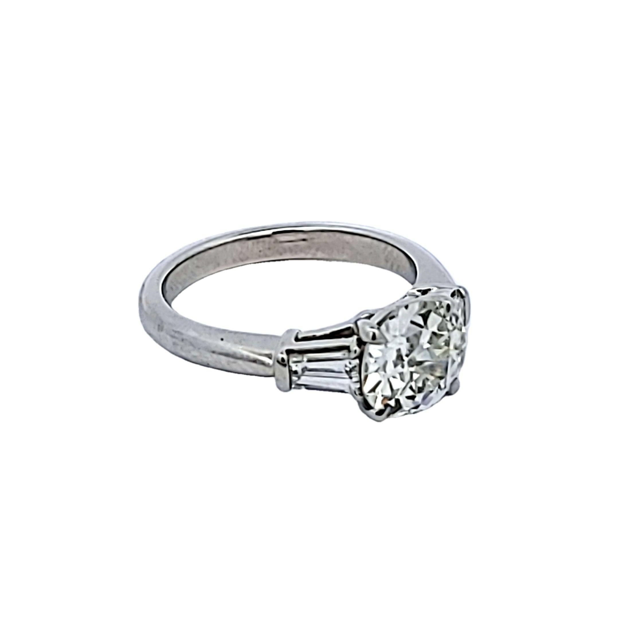 Bague de fiançailles en platine avec diamants taille vieille Europe et baguette effilée de 1,87 carat Bon état - En vente à New York, NY