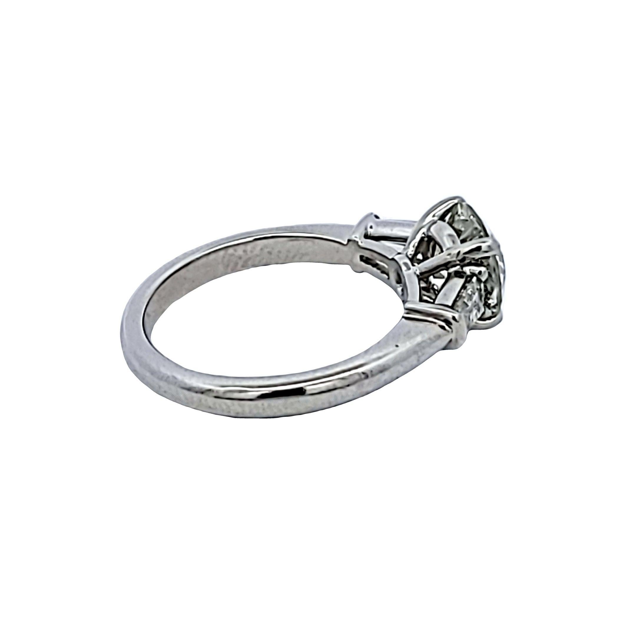 Bague de fiançailles en platine avec diamants taille vieille Europe et baguette effilée de 1,87 carat Pour femmes en vente