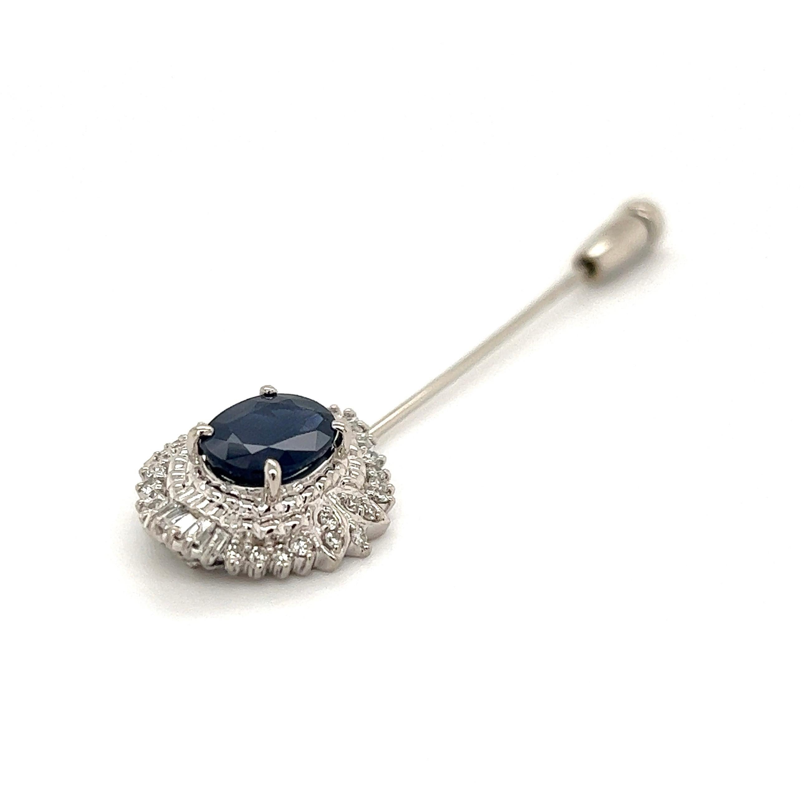 1.87 Carat Oval Blue Sapphire and Diamond Platinum Stick Pin Estate Fine Jewelry In Excellent Condition For Sale In Montreal, QC