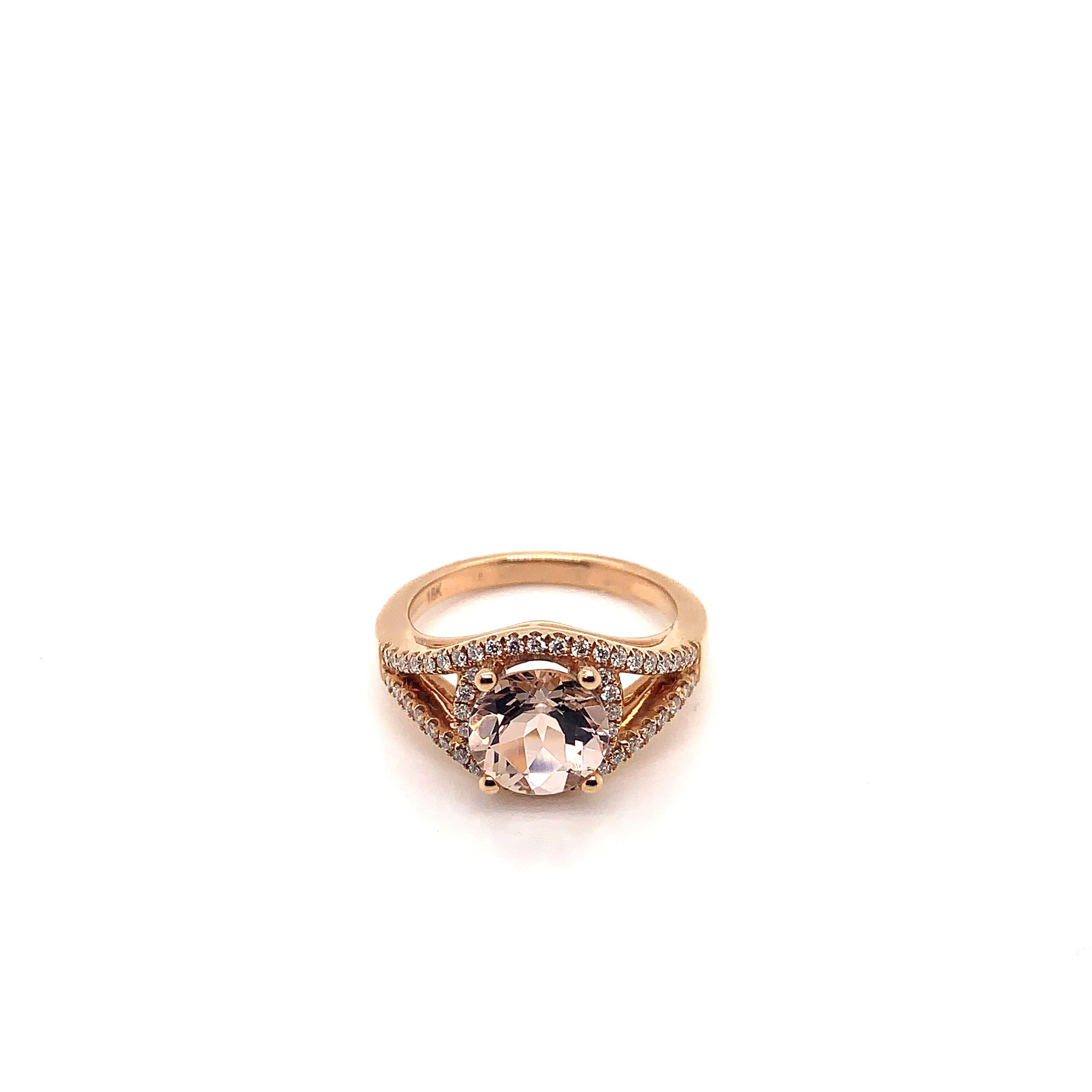 Classic morganite ring in 18K rose gold with diamonds. 

Morganite: 1.87 carat round shape.
Diamonds: 0.273 carat, G colour, VS clarity. 
Gold: 5.781g, 18K rose gold. 